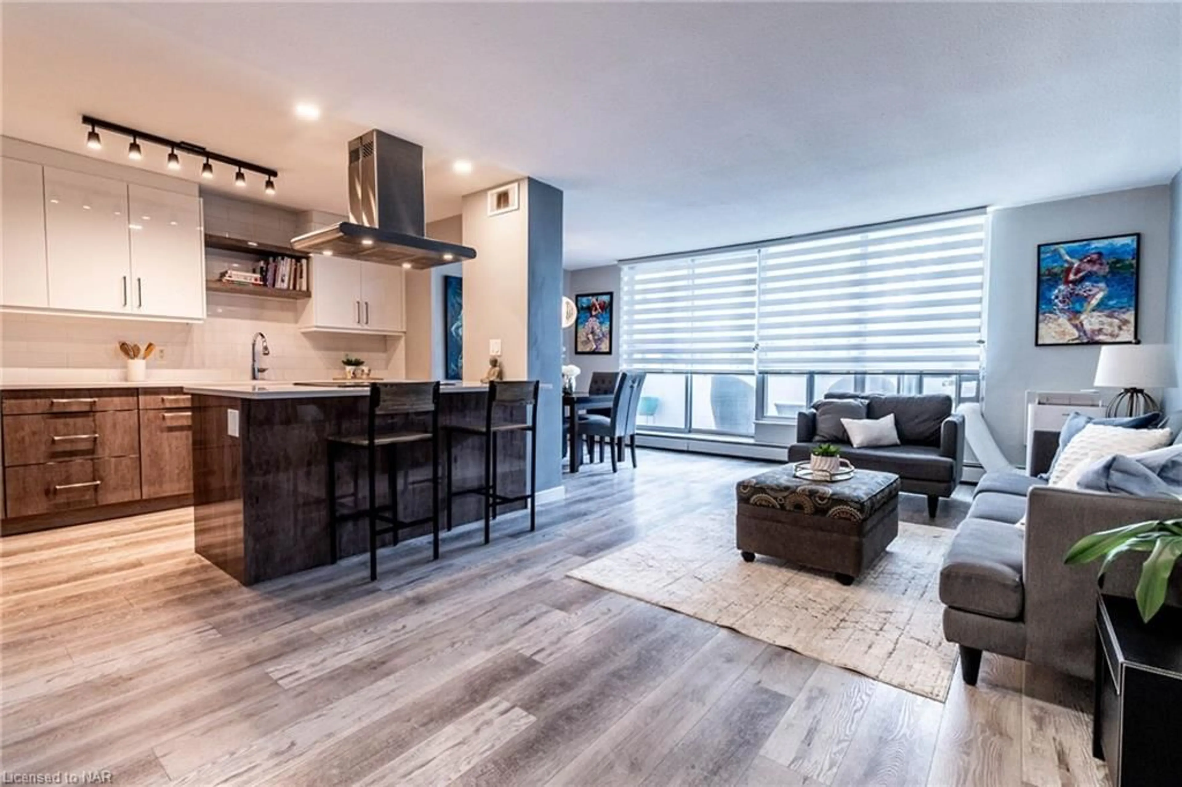 Living room for 35 Towering Heights Blvd #101, St. Catharines Ontario L2T 3G8