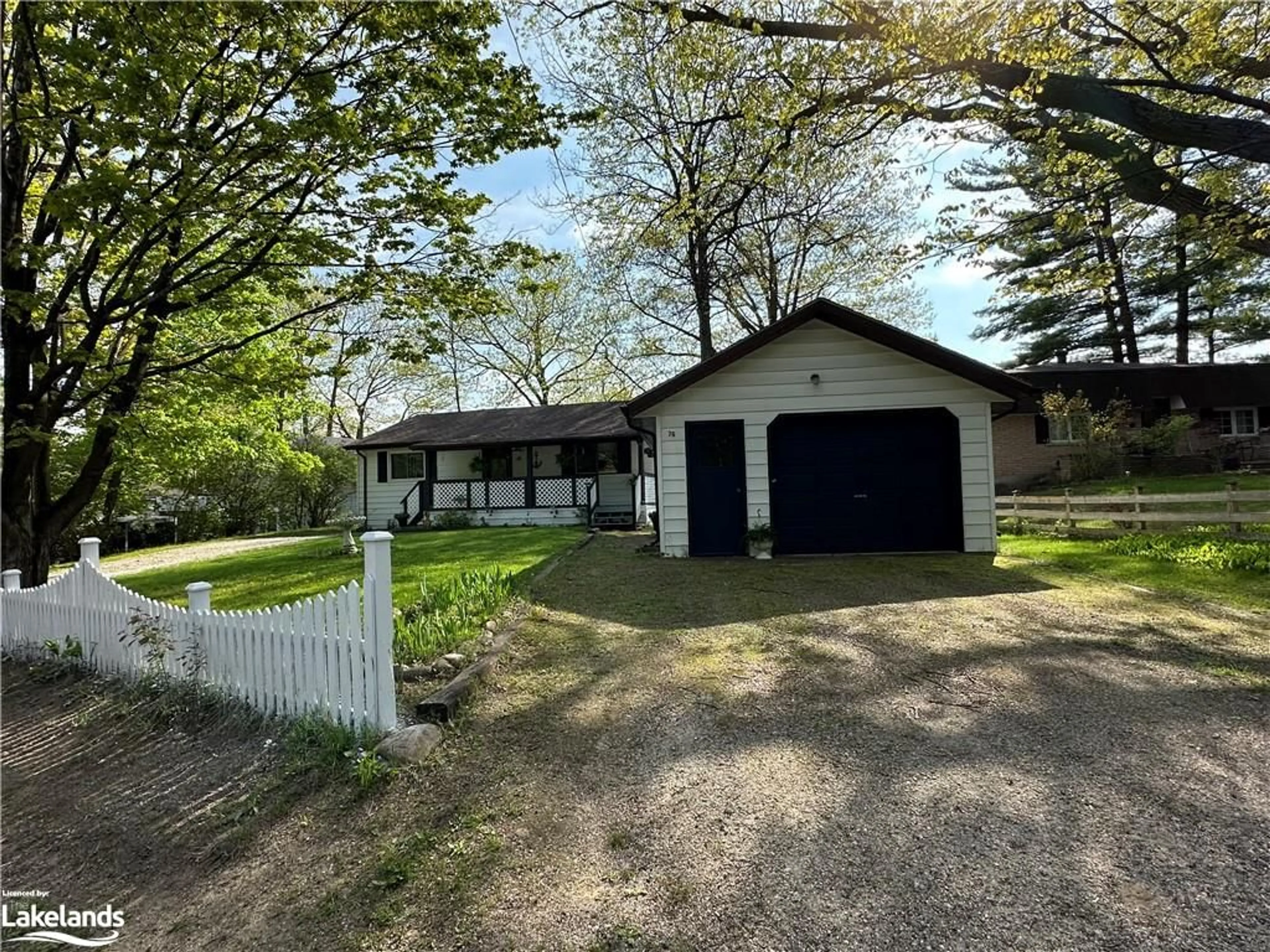 Cottage for 76 32nd St, Wasaga Beach Ontario L9Z 2S5