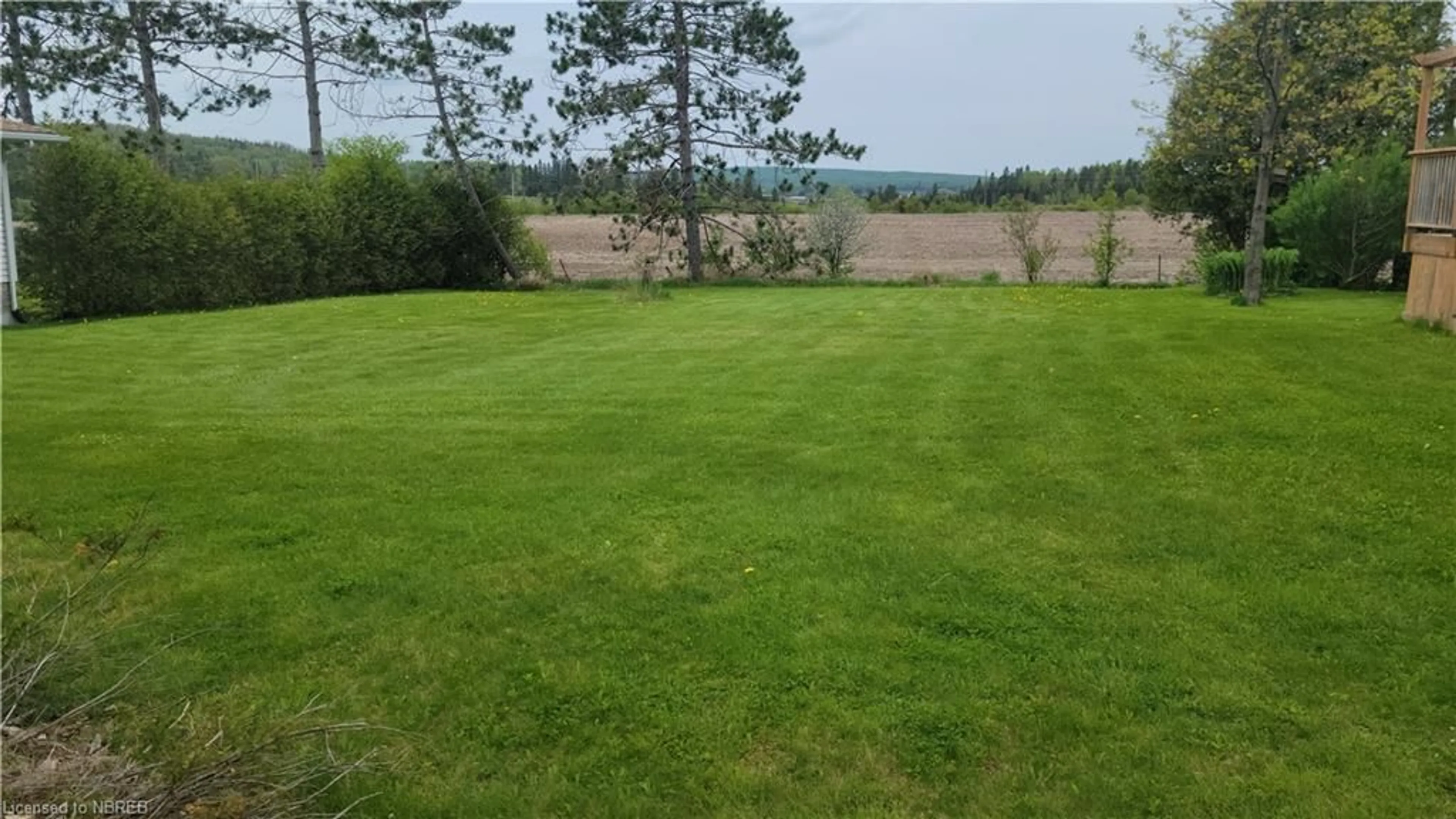 Fenced yard for 535 Valleyview Dr, Powassan Ontario P0H 1Z0