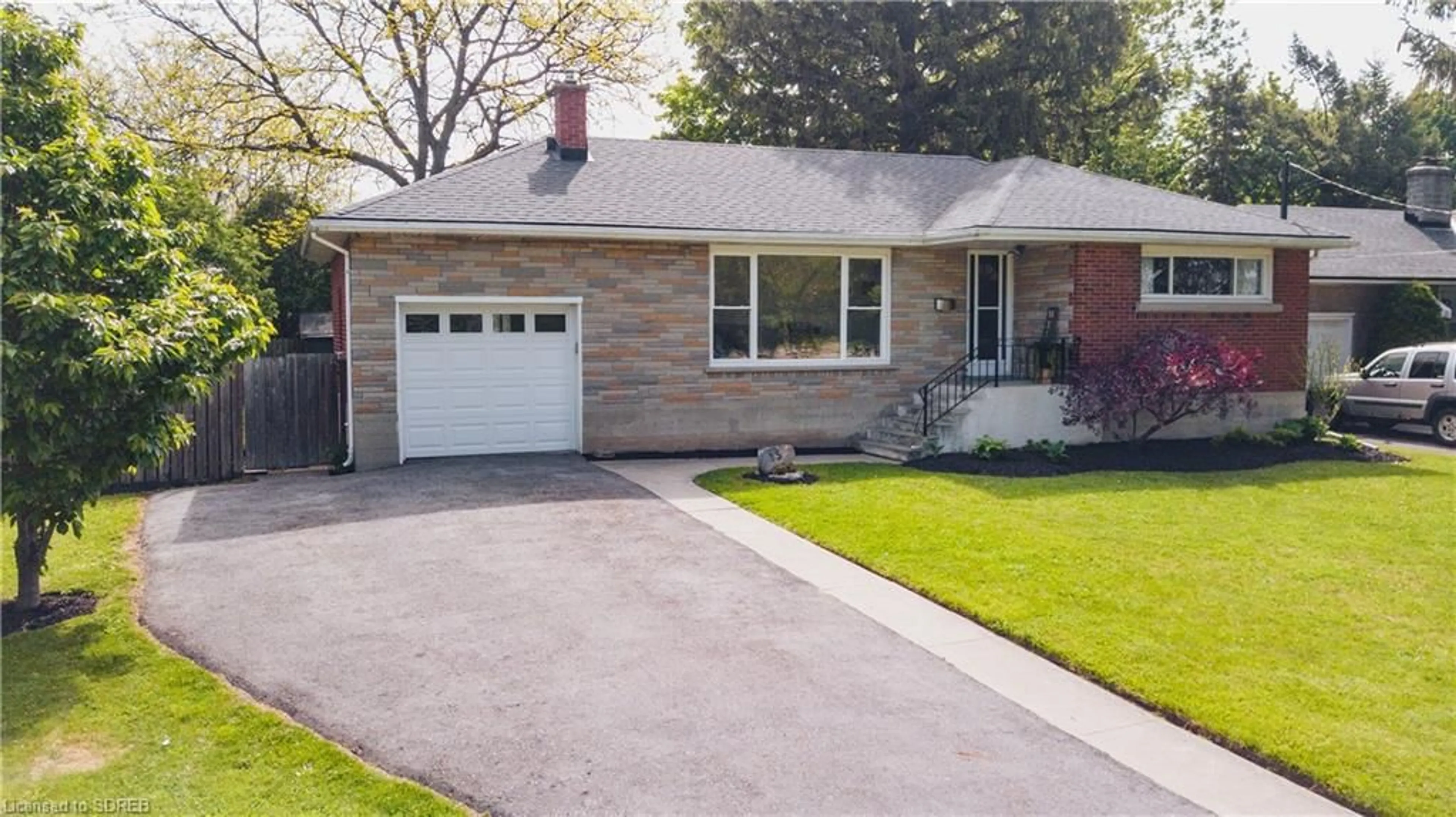 Home with brick exterior material for 15 Second Ave Ave, Brantford Ontario N3S 6P9