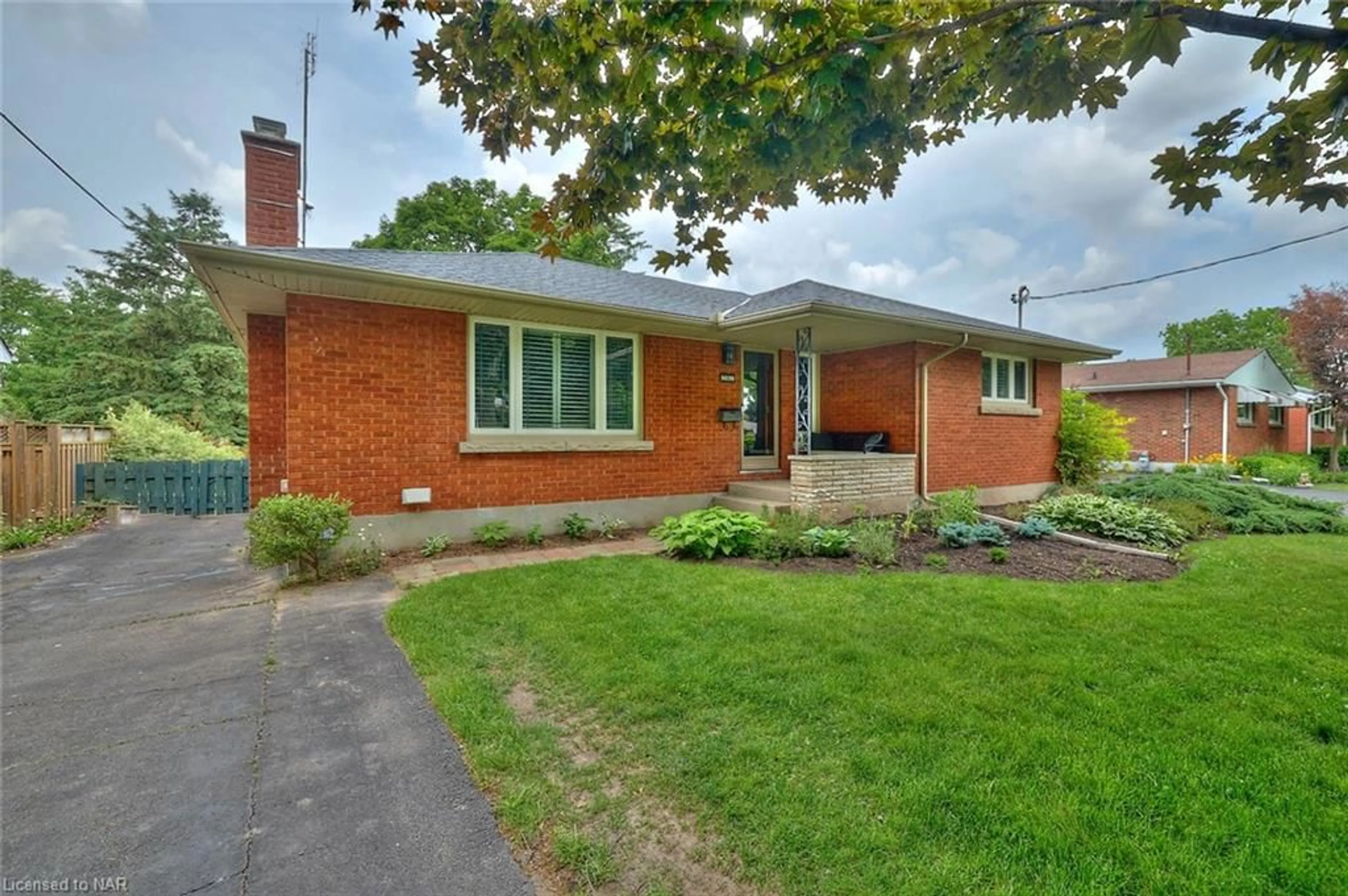Home with brick exterior material for 5039 Portage Rd, Niagara Falls Ontario L2E 6B5