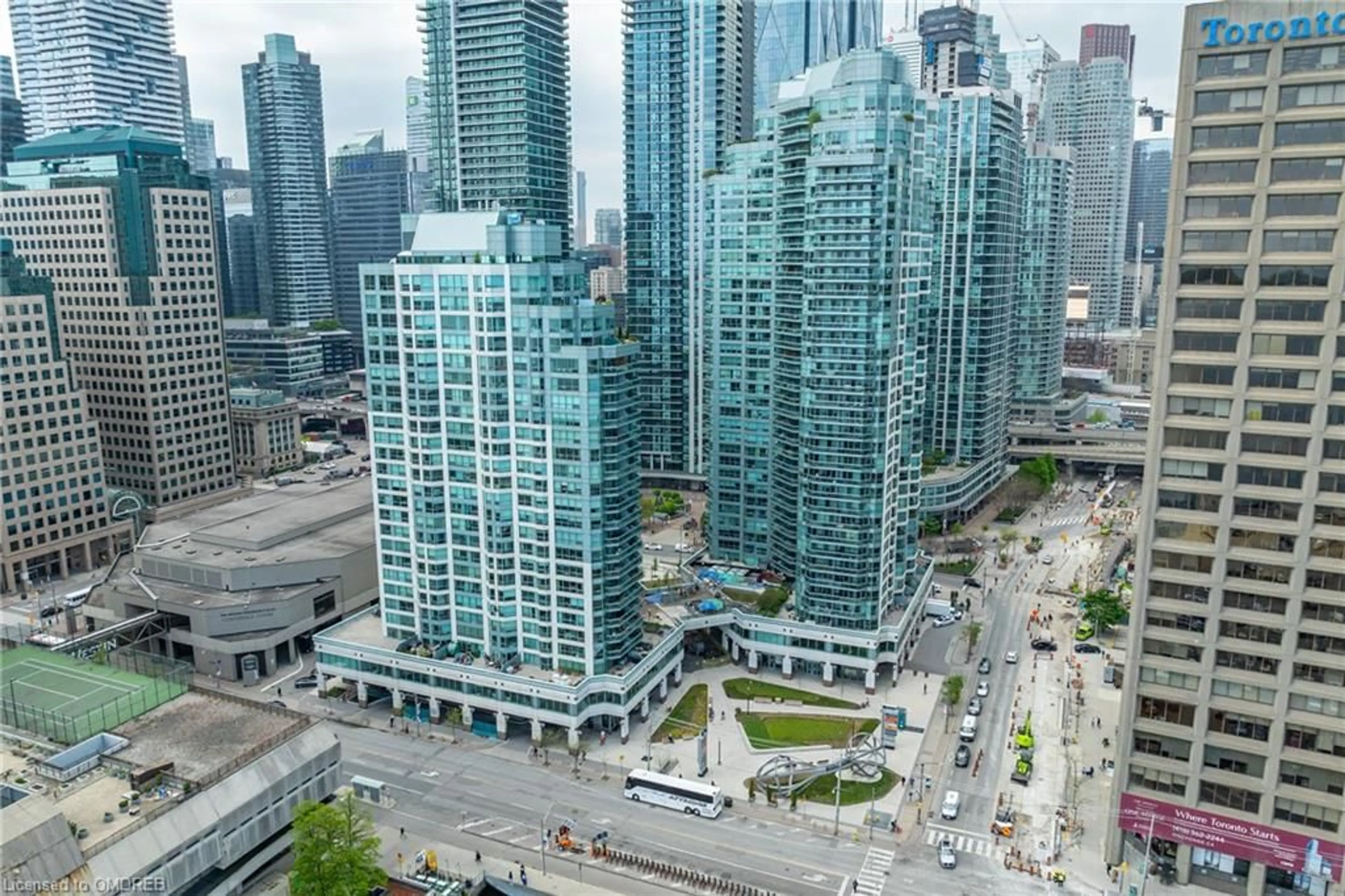 A pic from exterior of the house or condo for 10 Queens Quay #702, Toronto Ontario M5J 2R9