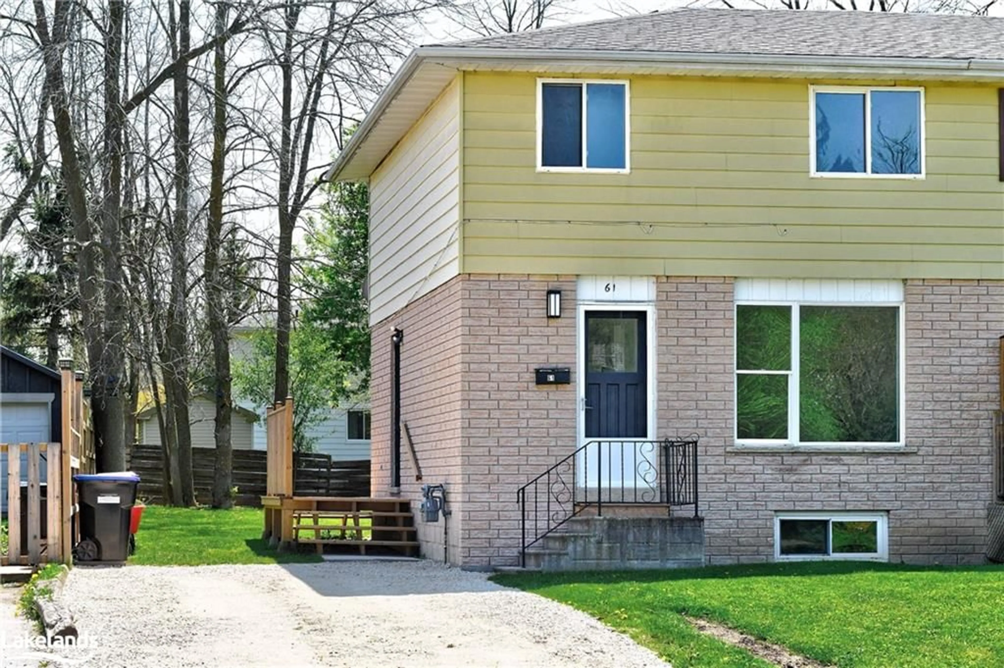 Frontside or backside of a home for 61 Gibbard Cres, Collingwood Ontario L9Y 2B9