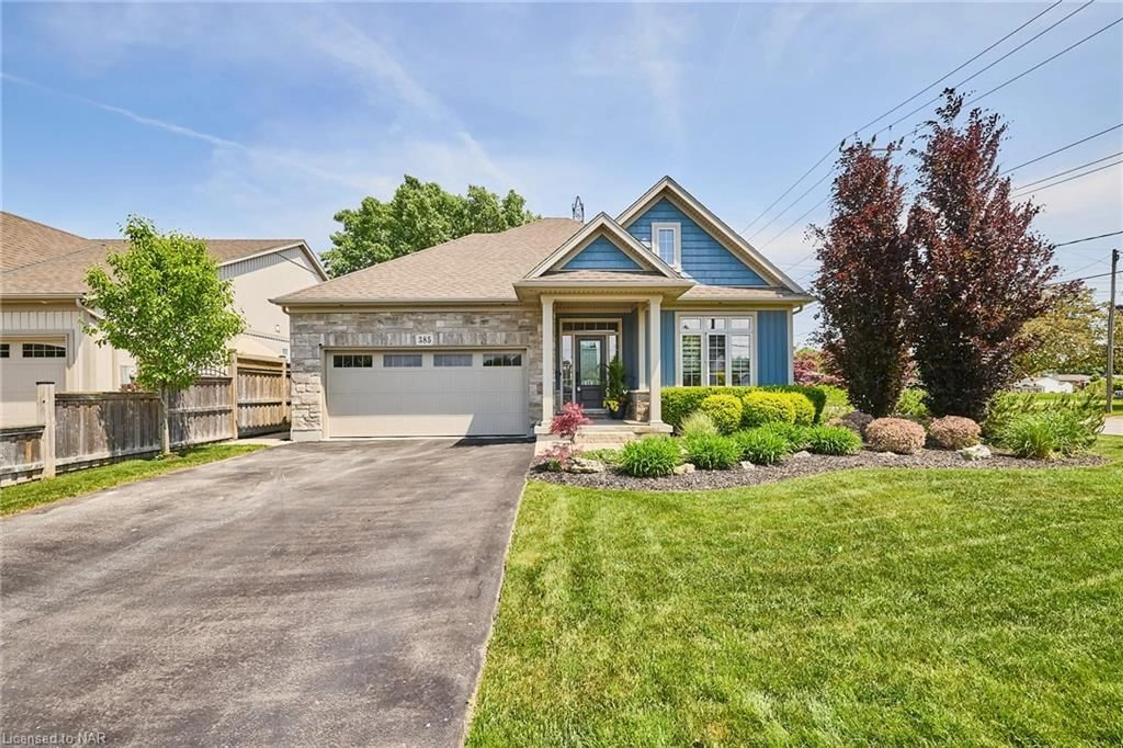 Frontside or backside of a home for 385 Empress Ave, Welland Ontario L3B 0A5