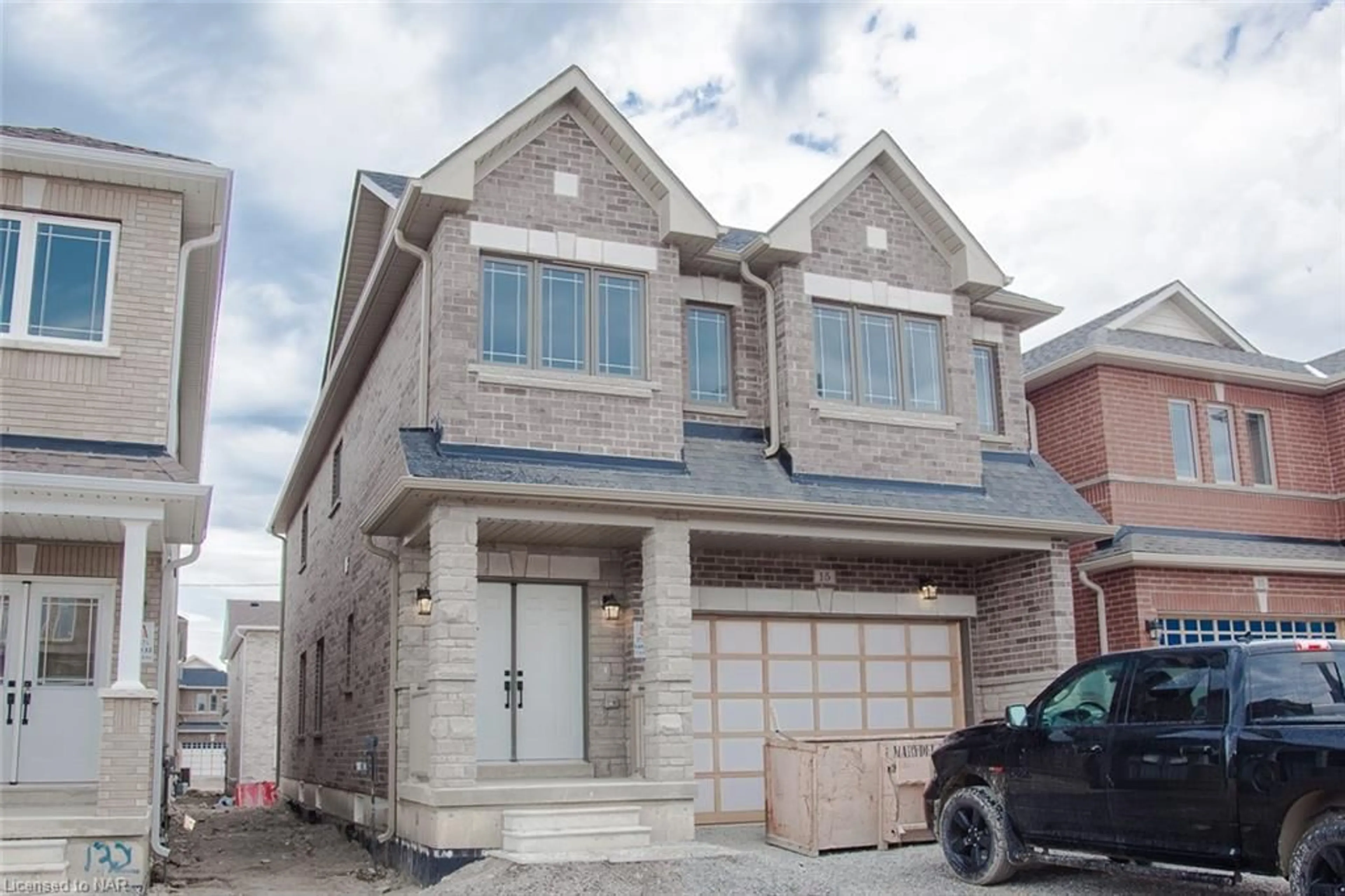 Home with brick exterior material for 15 Huntsworth Ave, Thorold Ontario L2V 0J5