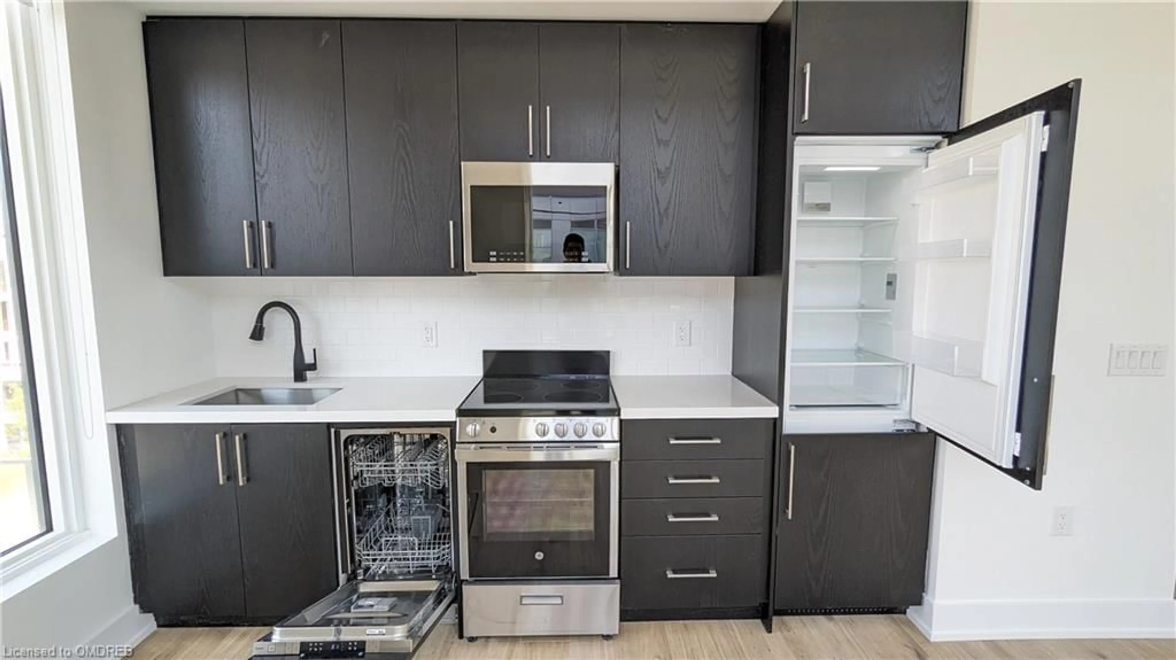 Standard kitchen for 2450 Old Bronte Rd #803, Oakville Ontario L6M 5P6