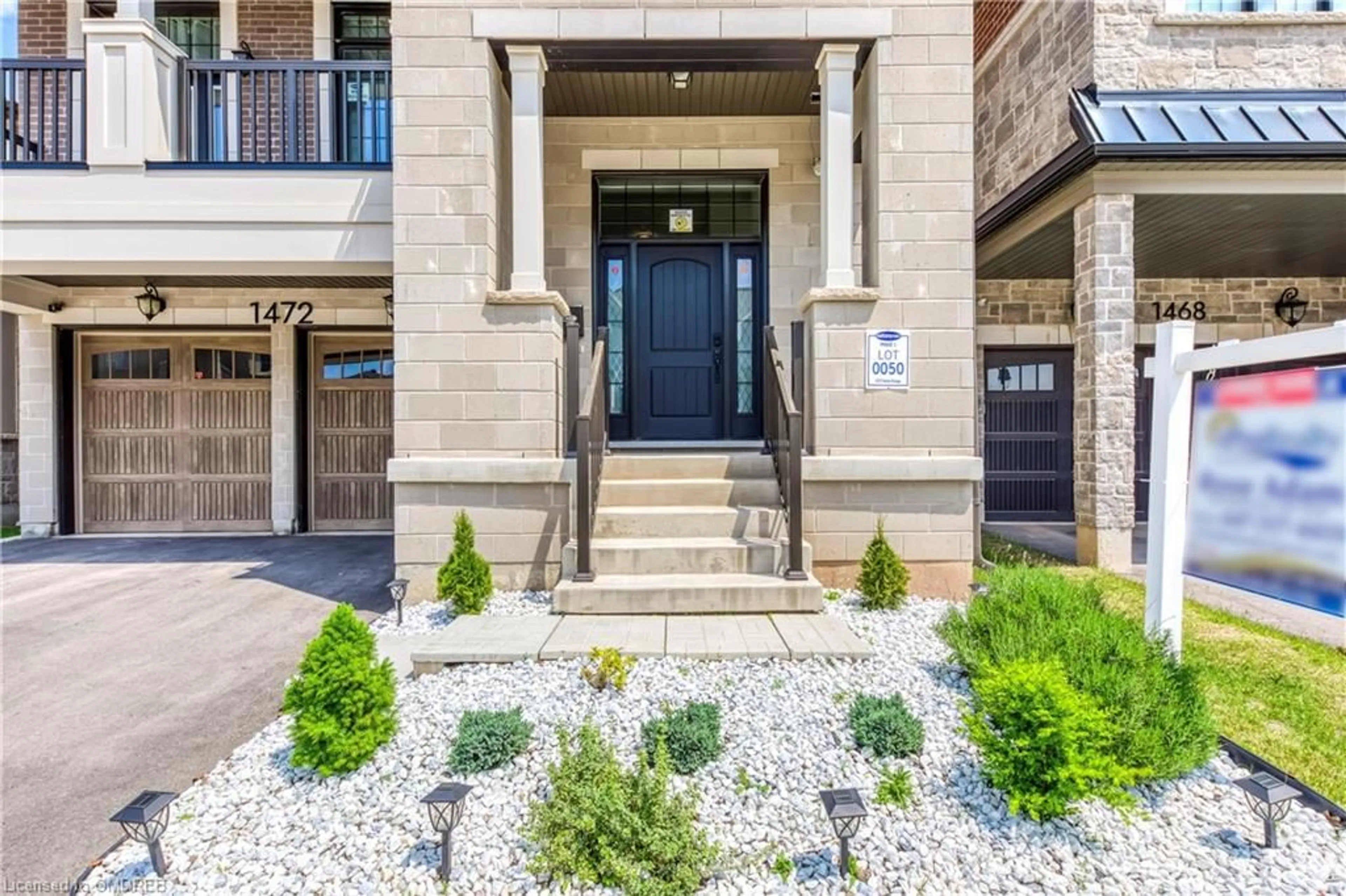 Indoor entryway for 1472 Varelas Pass, Oakville Ontario L6H 3S3