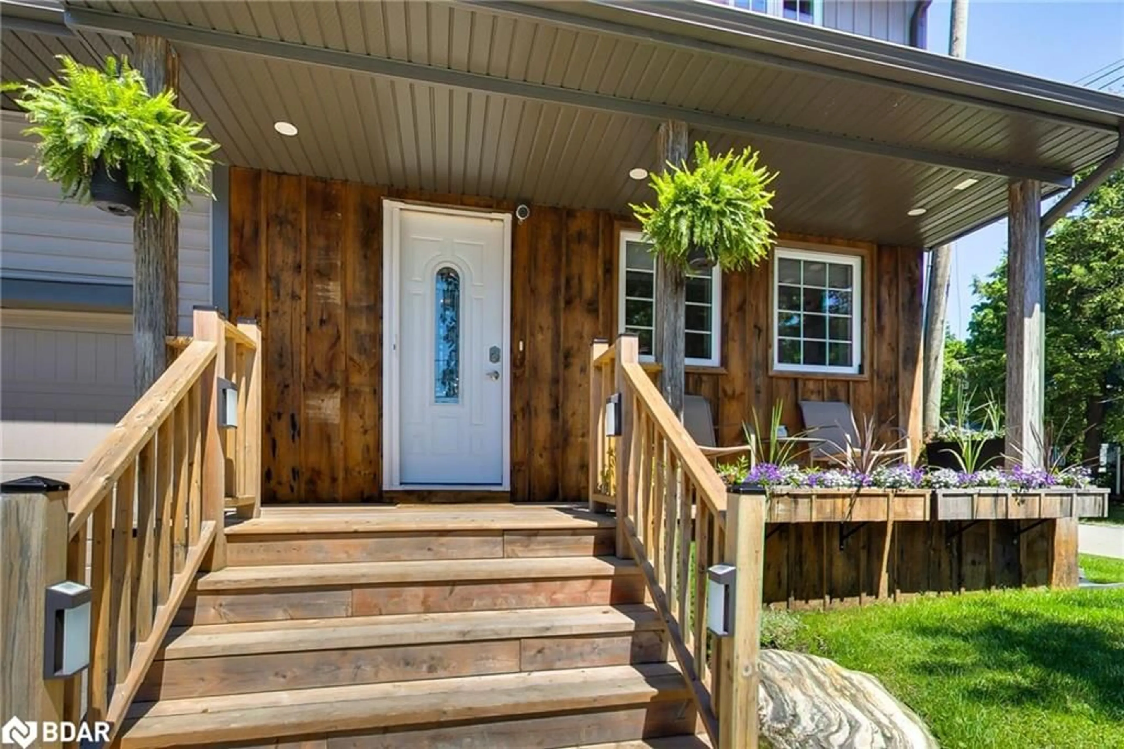 Indoor entryway for 826 Adams Rd, Innisfil Ontario L9S 4E1