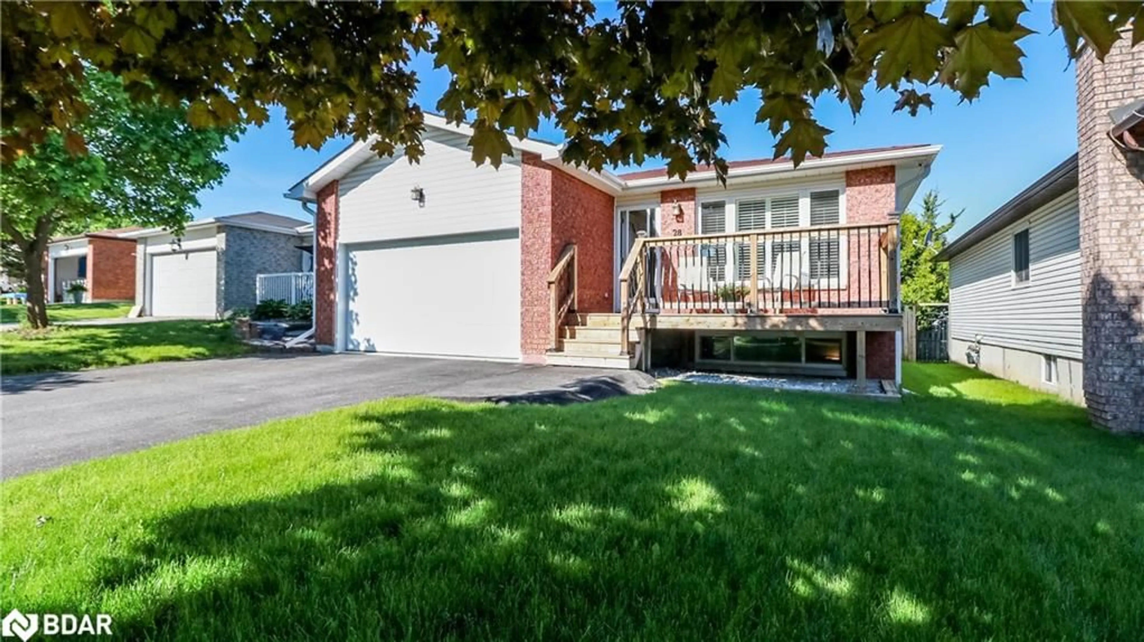 Frontside or backside of a home for 28 Moon Dr, Barrie Ontario L4N 7G7