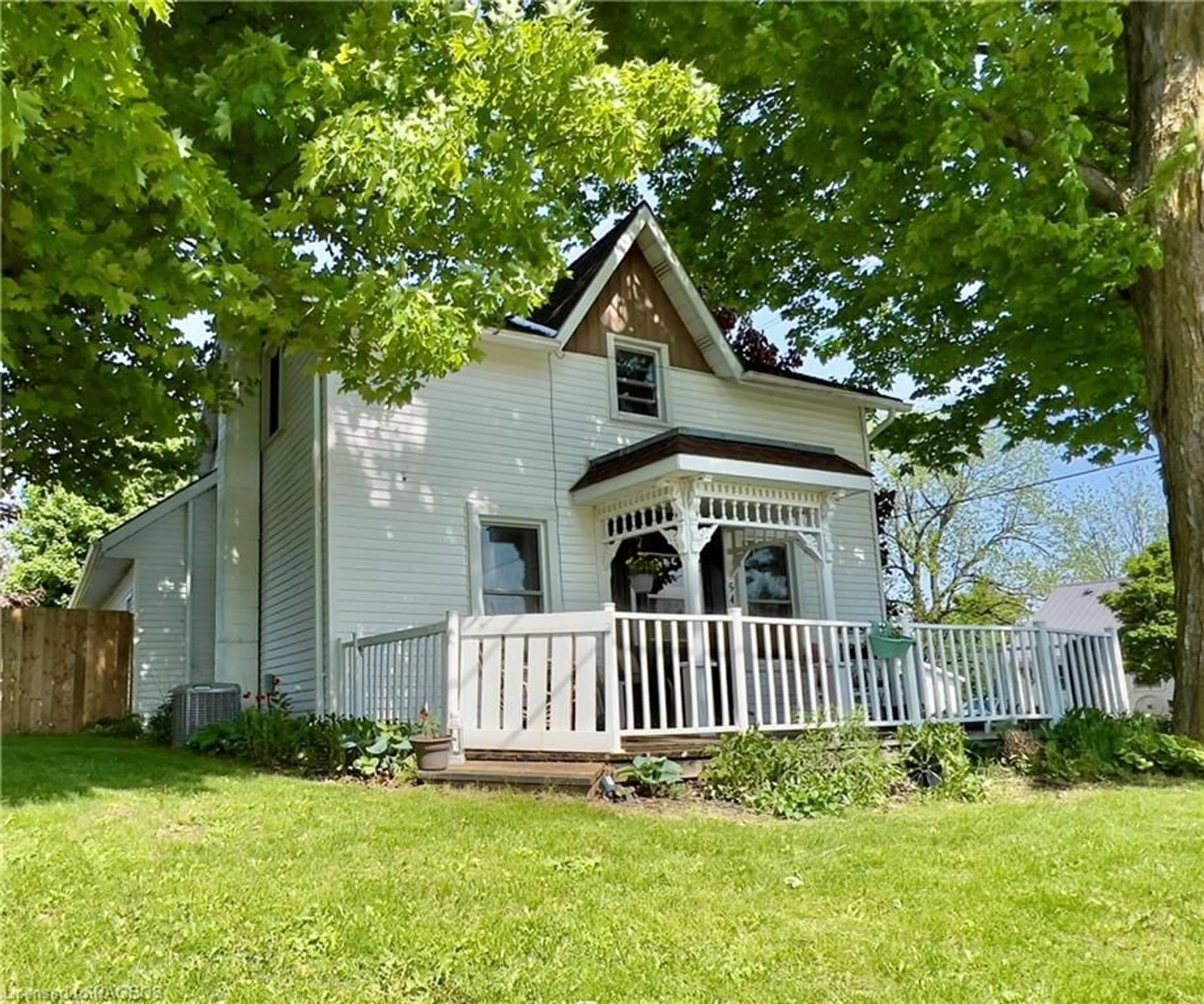 Cottage for 540 Victoria St, Lucknow Ontario N0G 2H0