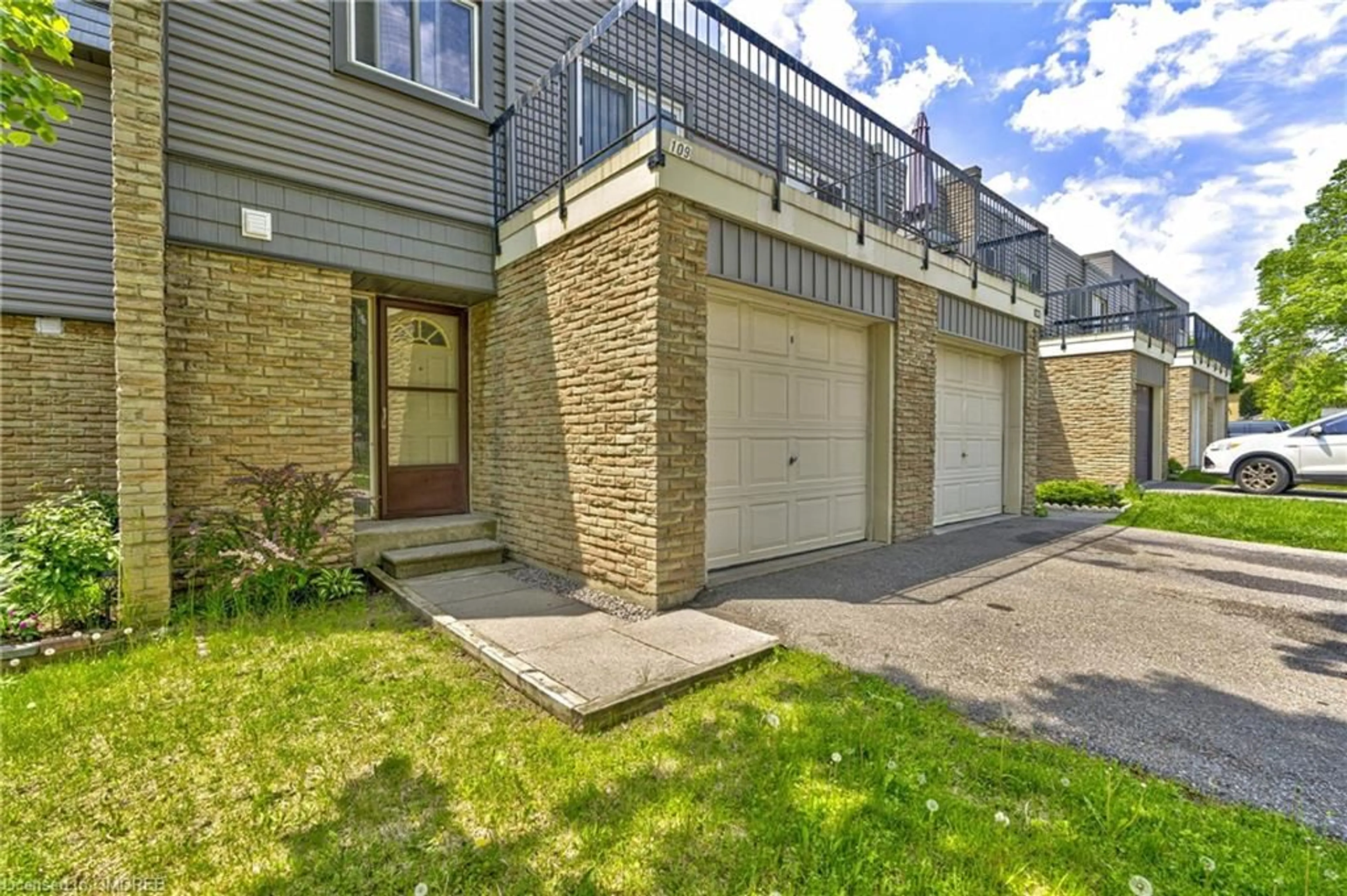 A pic from exterior of the house or condo for 2315 Bromsgrove Rd #109, Mississauga Ontario L5J 4A6