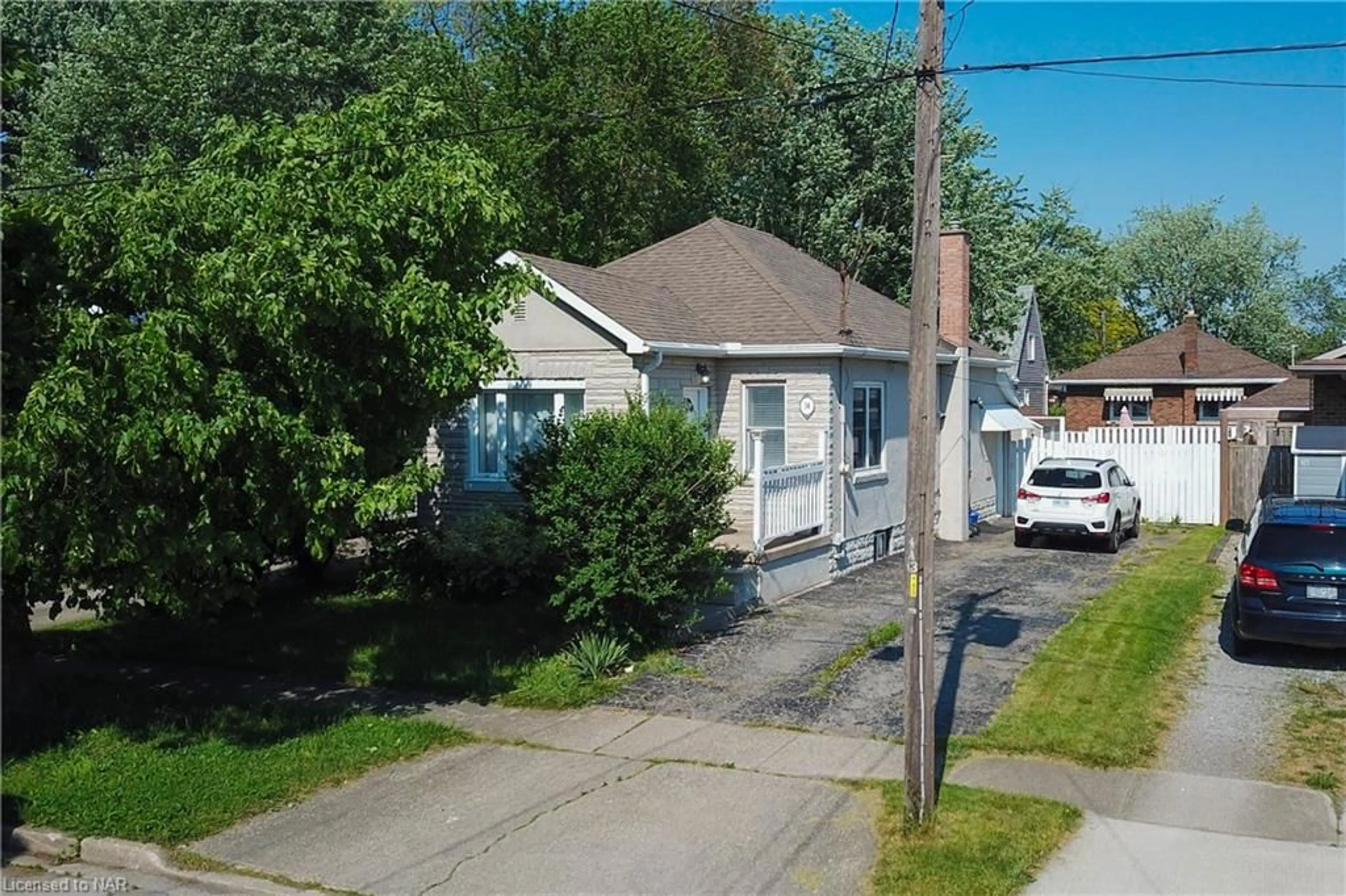 Frontside or backside of a home for 34 Lyons Ave, Welland Ontario L3B 1L7