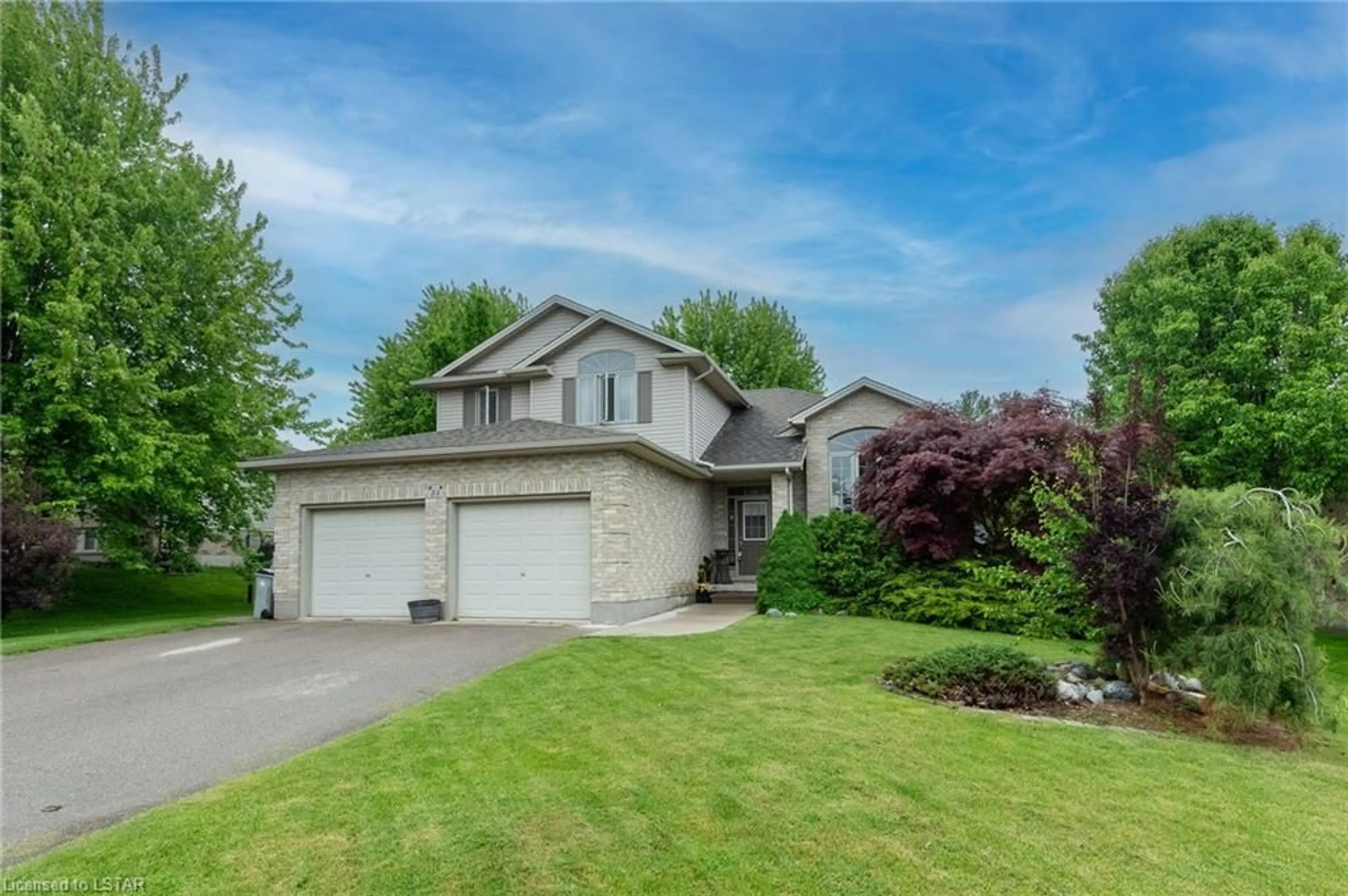 Frontside or backside of a home for 84 Stephen Moore Dr, Kilworth Ontario N0L 1R0
