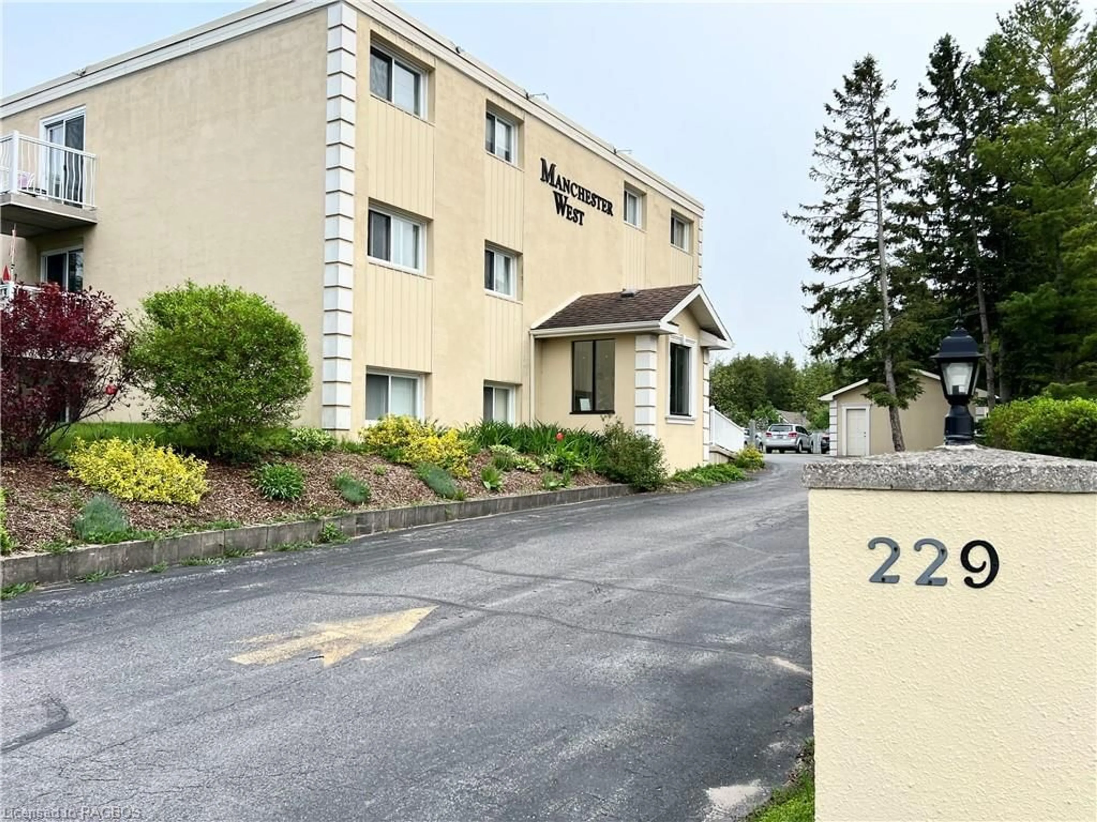 Outside view for 229 Adelaide St #101, Southampton Ontario N0H 2L0