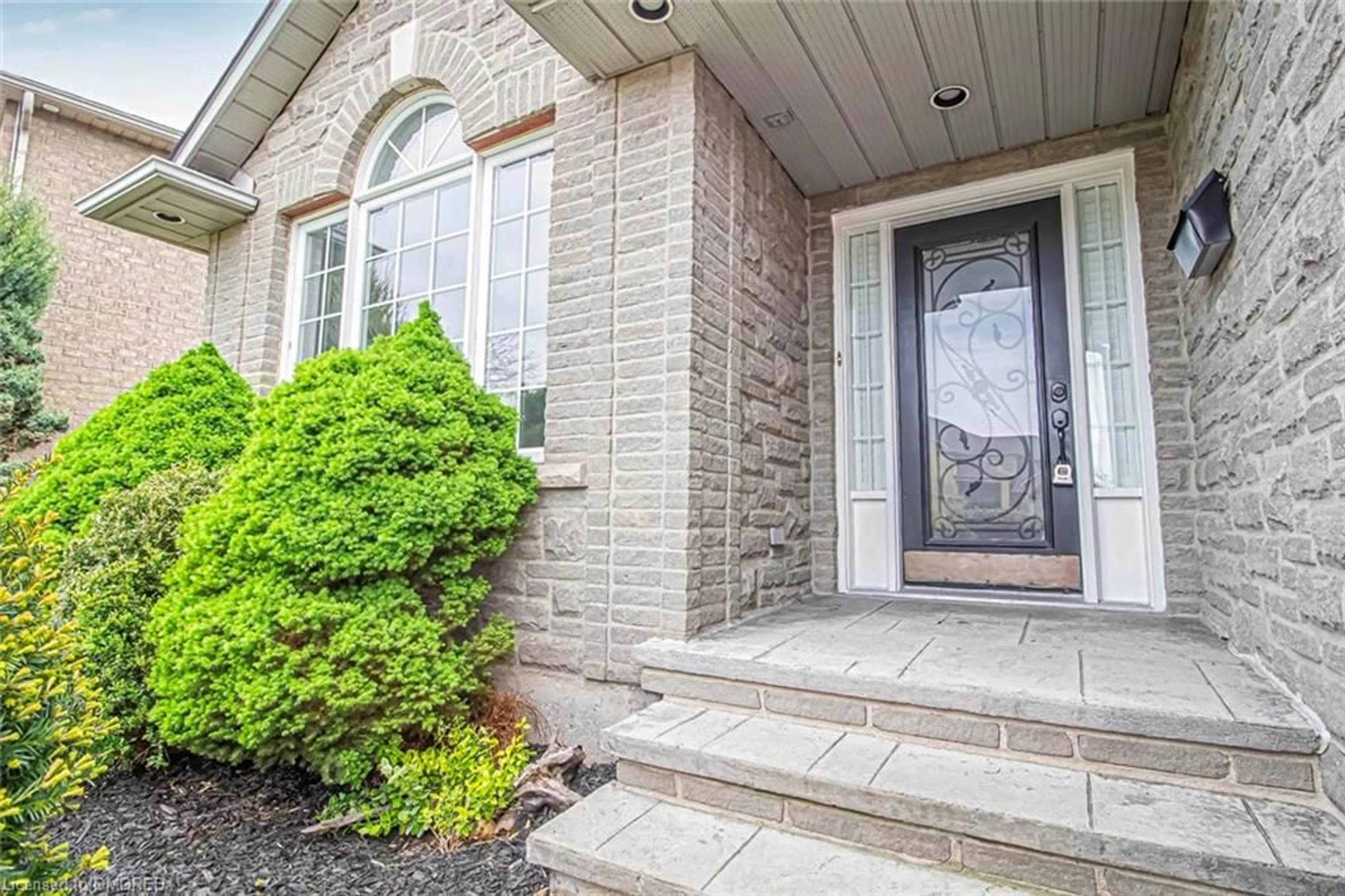 Indoor entryway for 70 Tallman St, Stoney Creek Ontario L8E 4V9