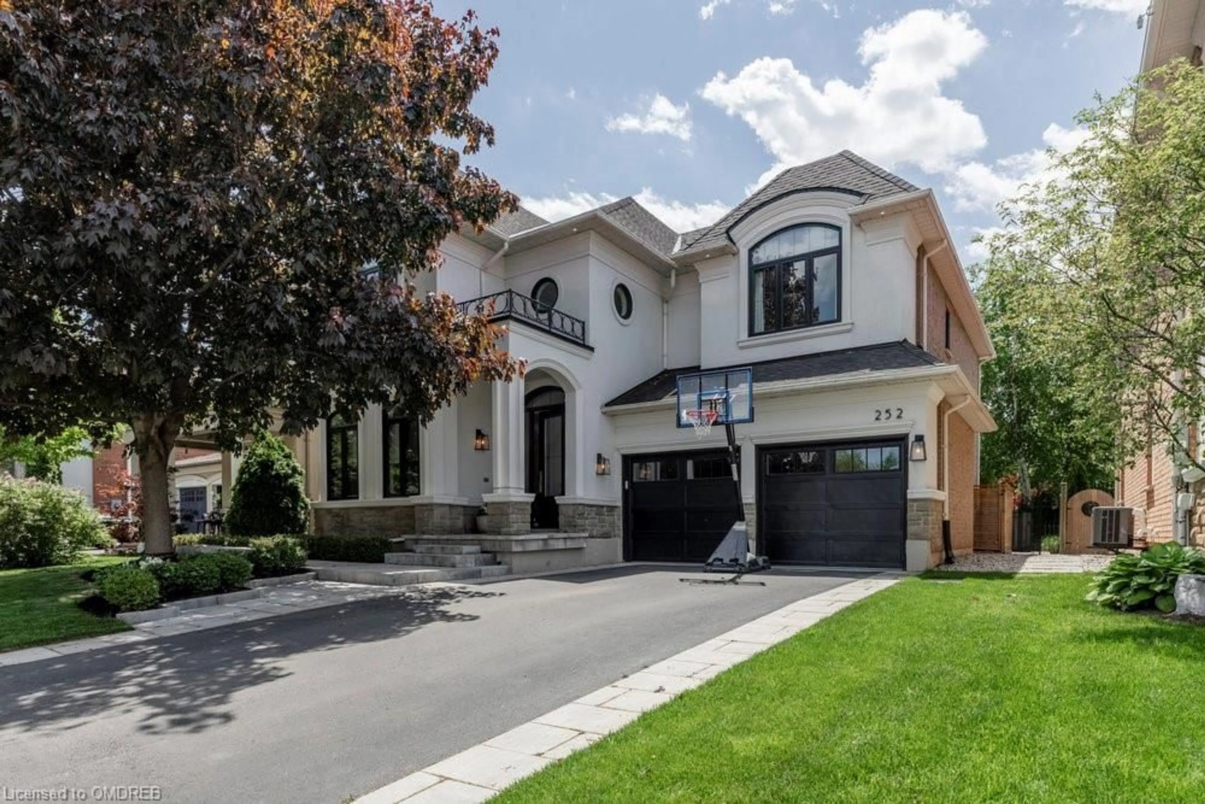 Frontside or backside of a home for 252 Turning Leaf Rd, Oakville Ontario L6L 6V5