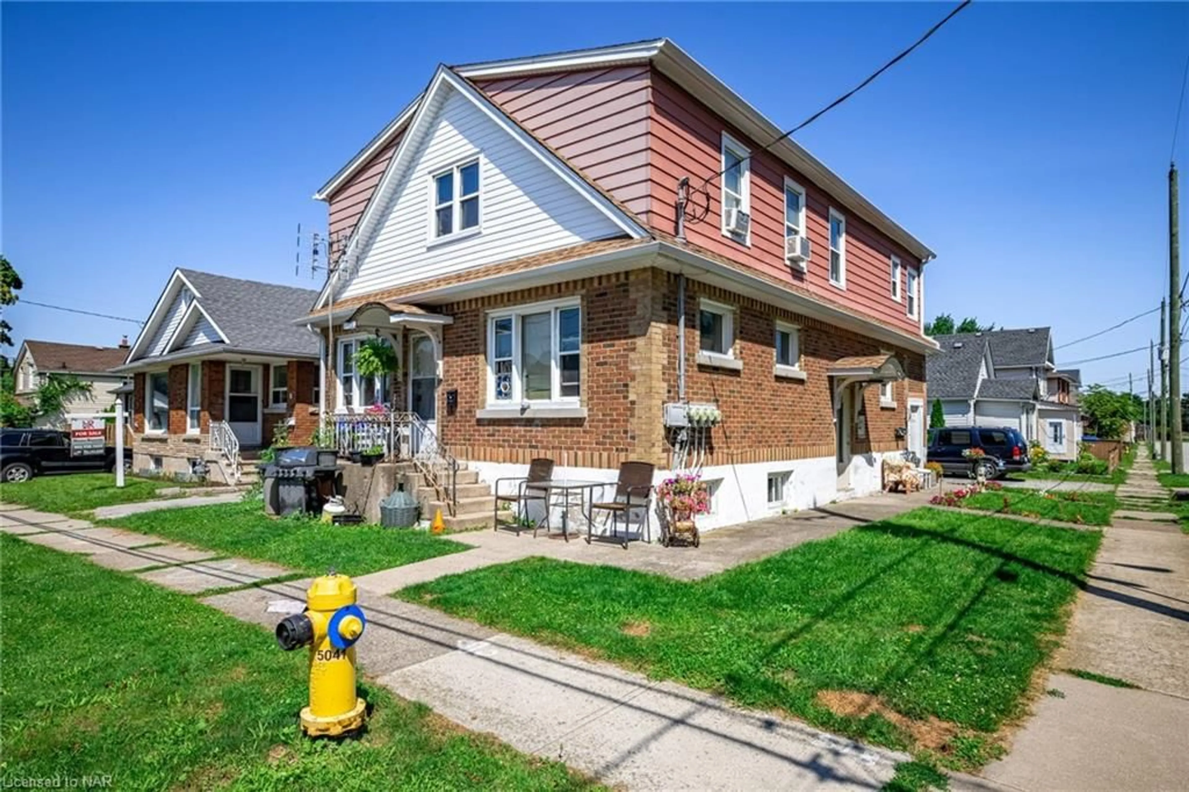 Frontside or backside of a home for 7 Bartlett St, St. Catharines Ontario L2M 5K5