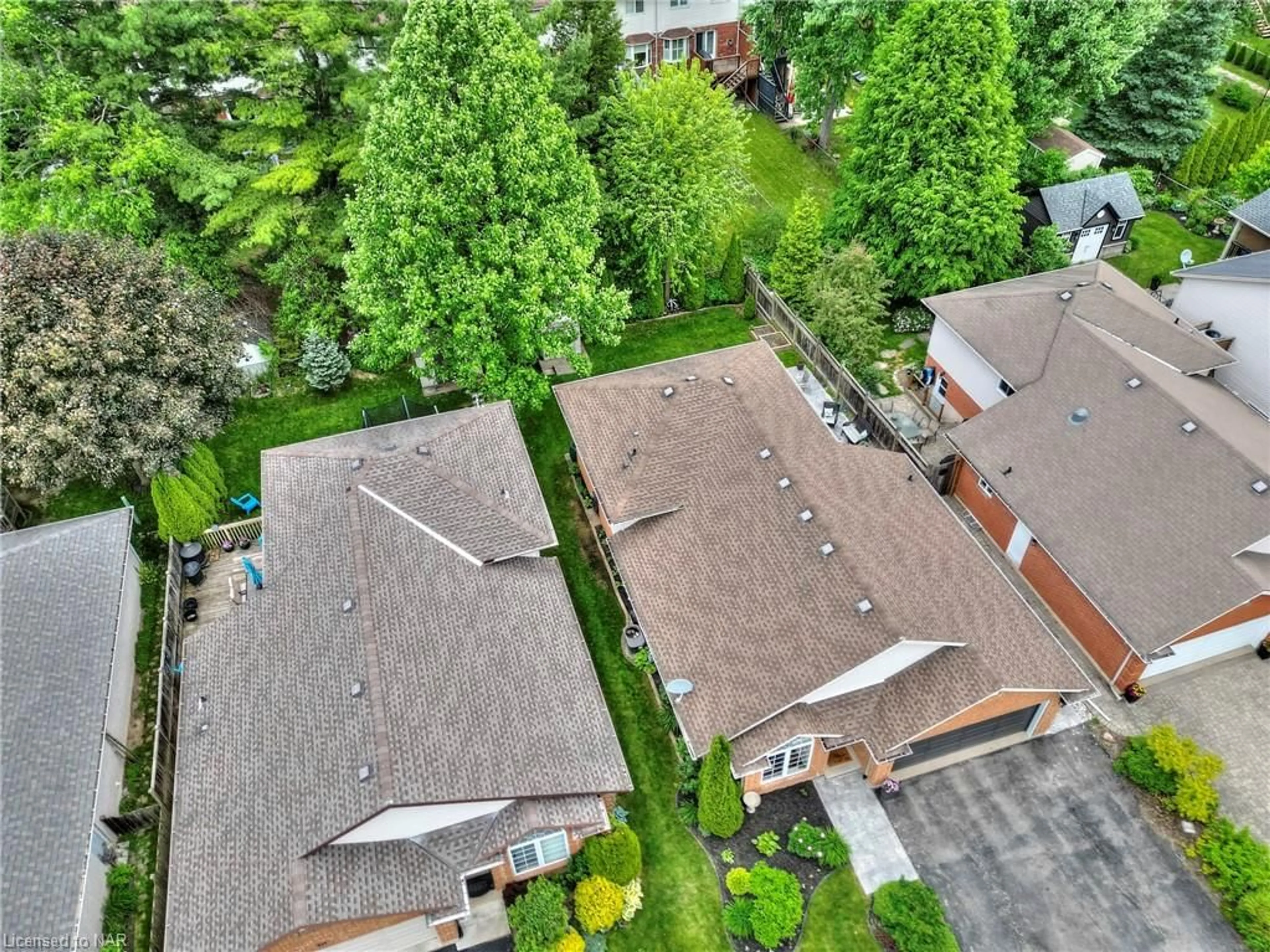 Frontside or backside of a home for 313 Beckett Cres, Fonthill Ontario L0S 1E4