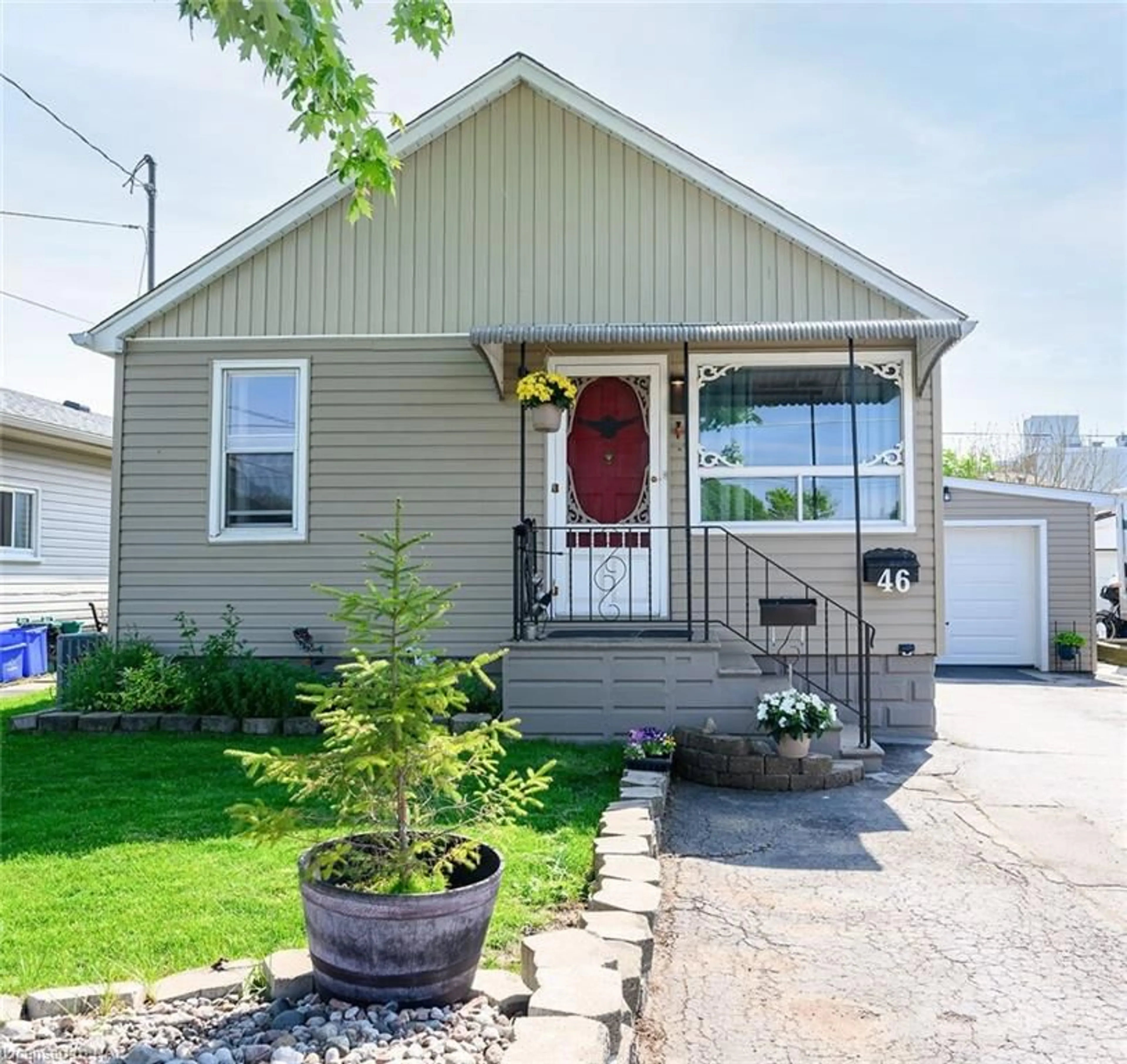 Frontside or backside of a home for 46 Knoll St, Port Colborne Ontario L3K 5A5