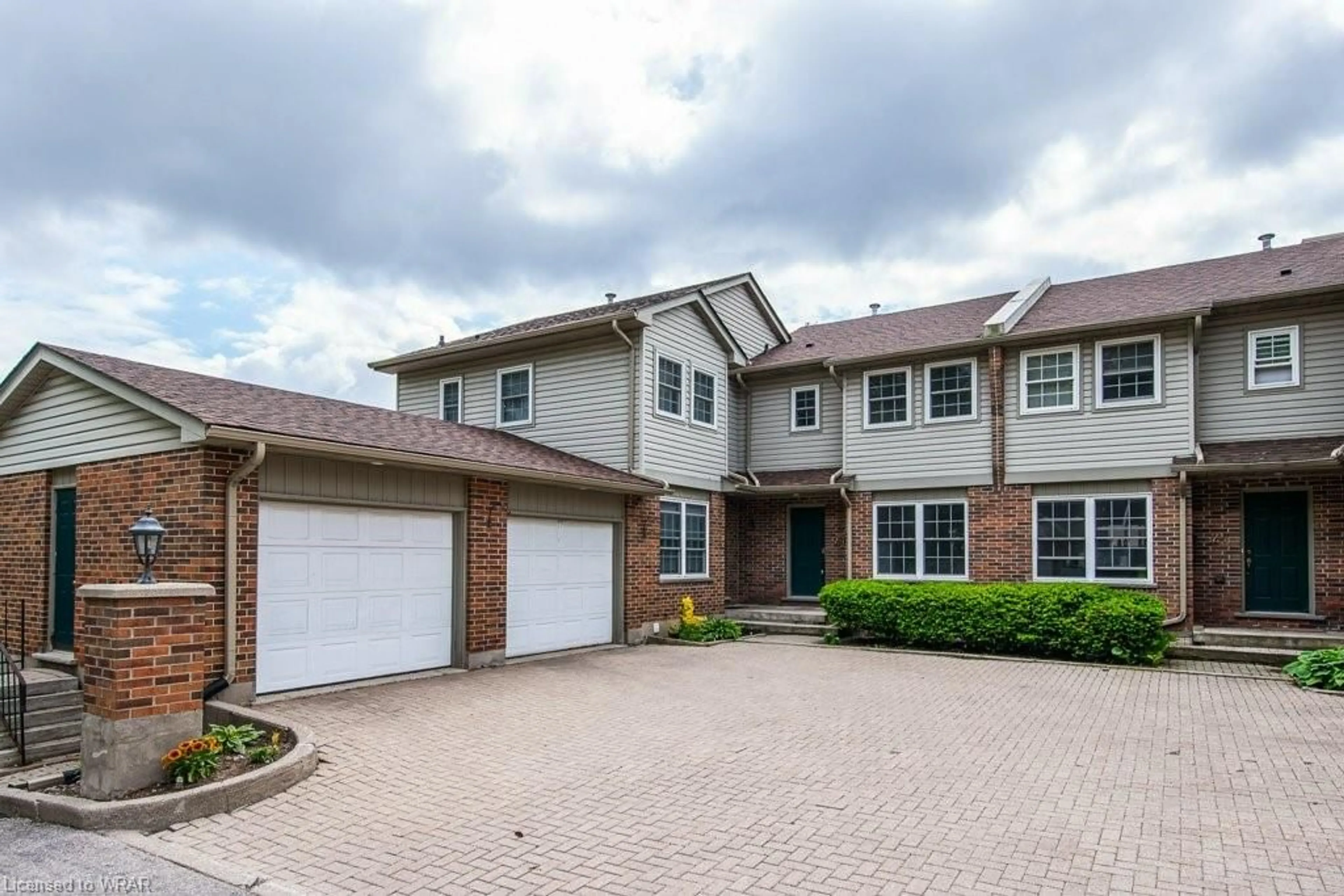 Frontside or backside of a home for 250 Keats Way #22, Waterloo Ontario N2L 6J5