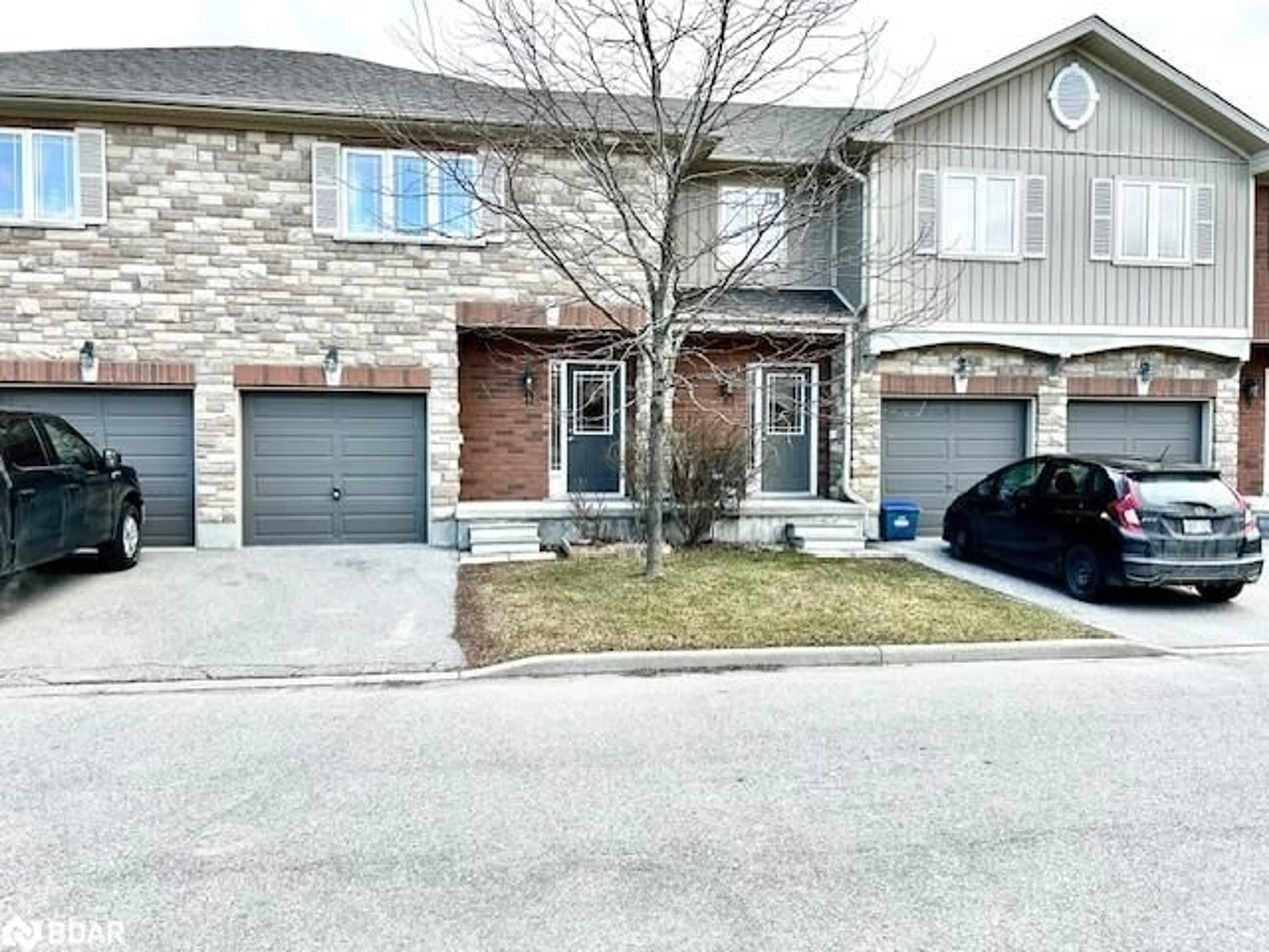 A pic from exterior of the house or condo for 204 Alva St #11, Barrie Ontario L4N 3W3