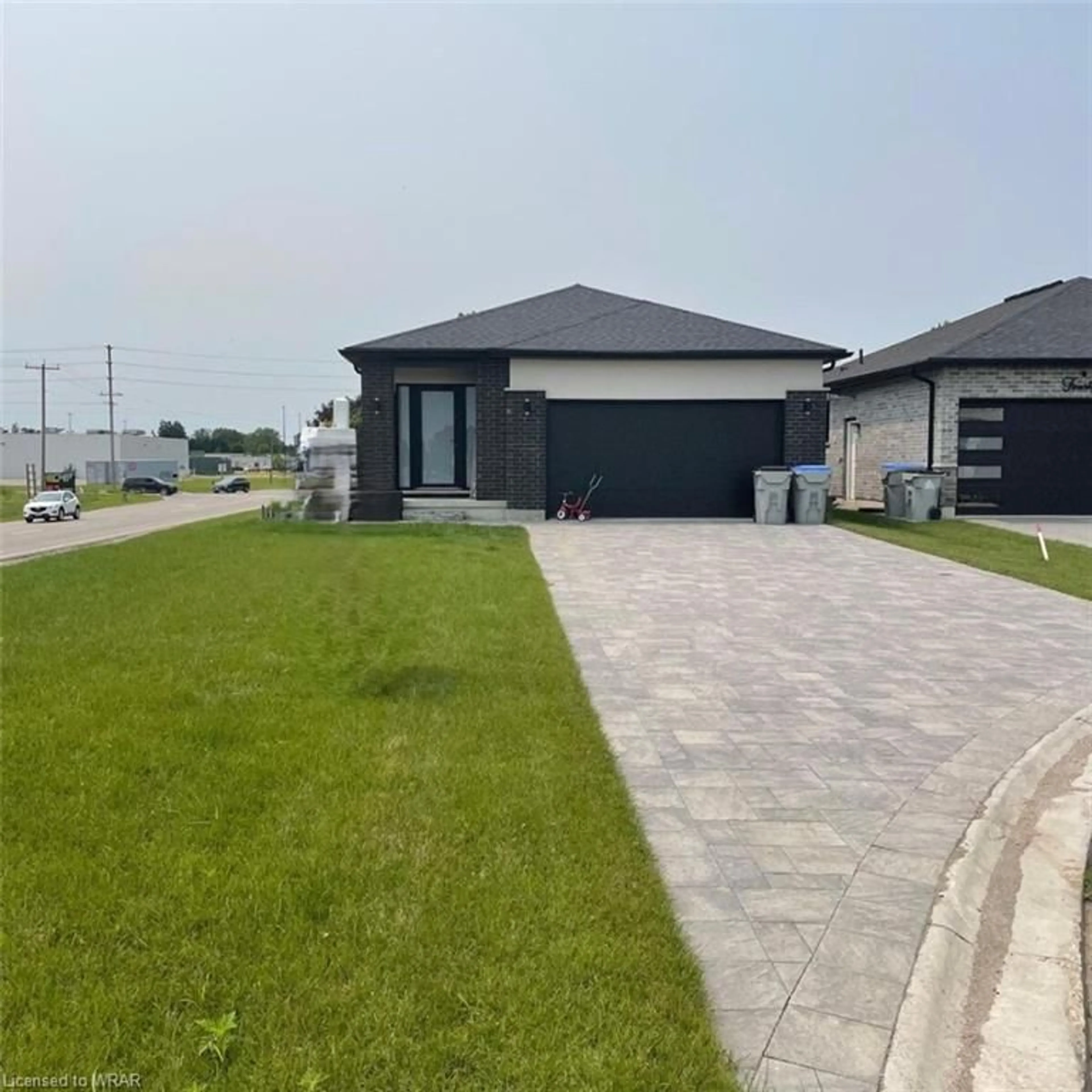 Frontside or backside of a home for 42 Alexander Cir, Strathroy Ontario N7G 2J3