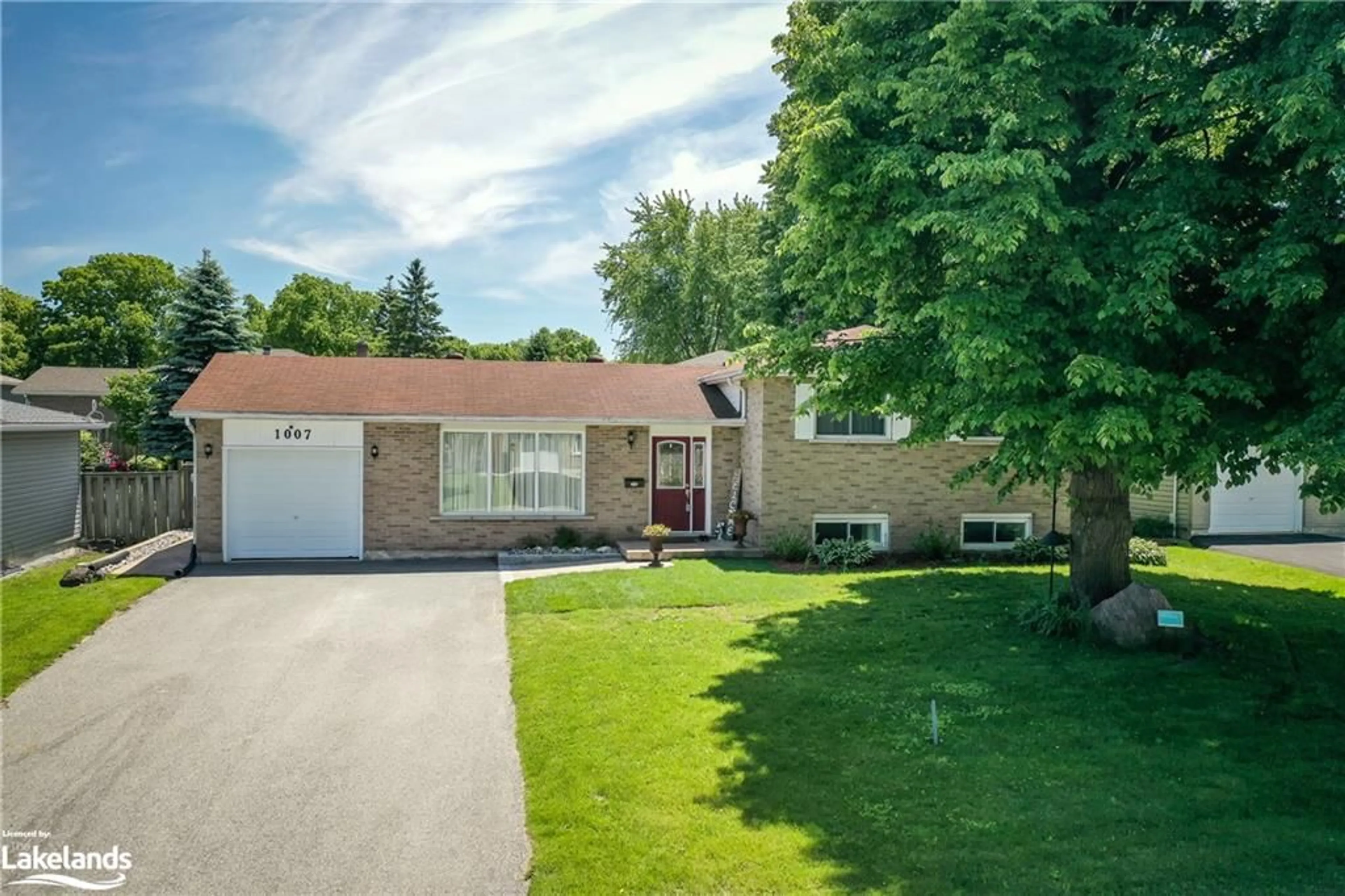 Frontside or backside of a home for 1007 Glen Mhor Cres, Midland Ontario L4R 4P5