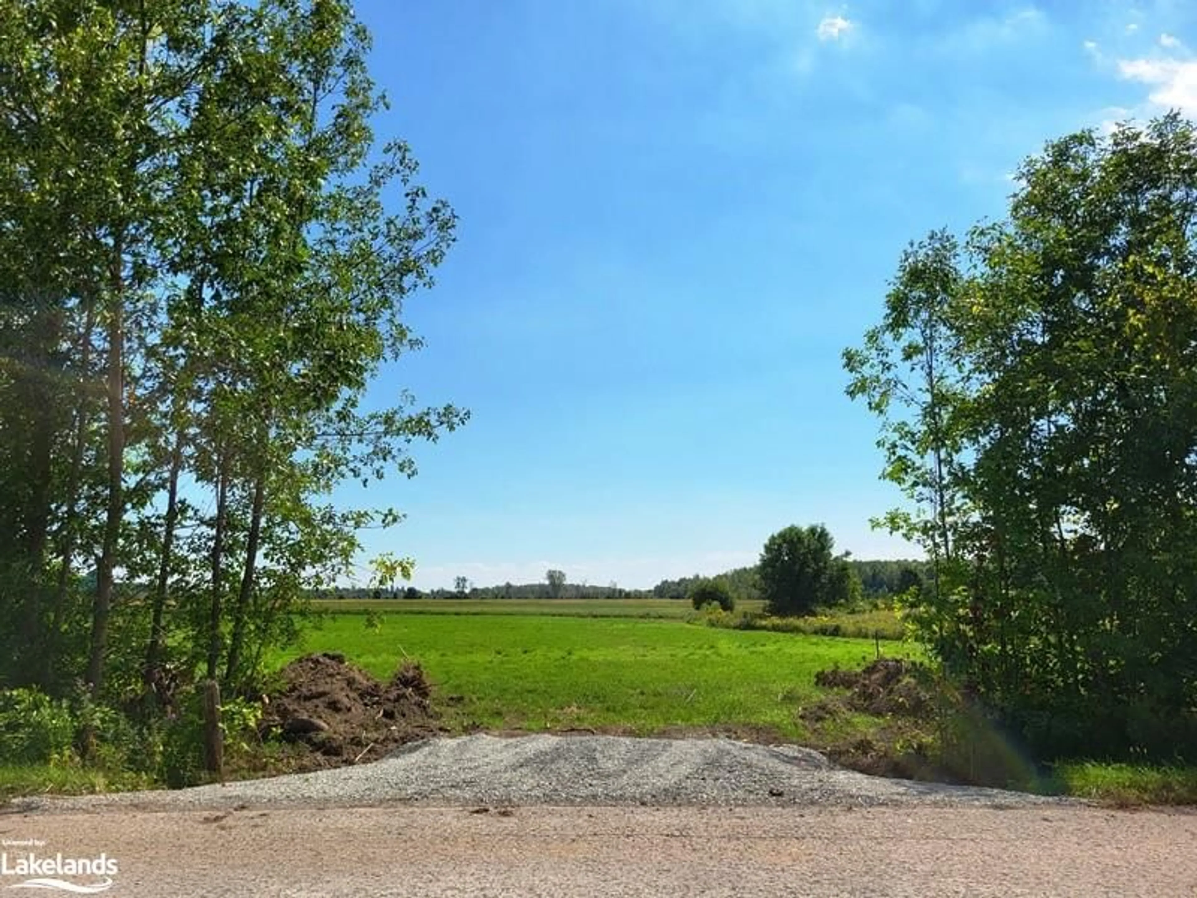 Fenced yard for 2253 Concession 10 Rd, Udney Ontario L0K 2B0