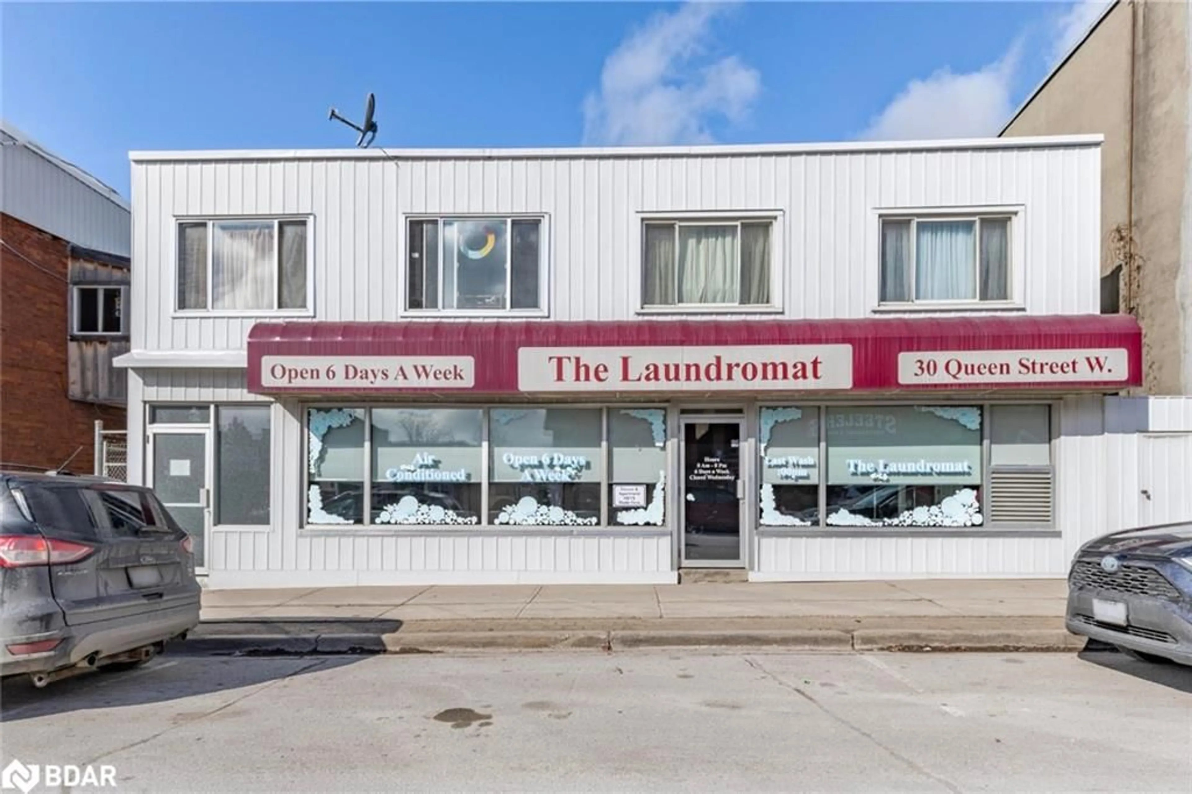 Outside view for 30 Queen St, Elmvale Ontario L0L 1P0