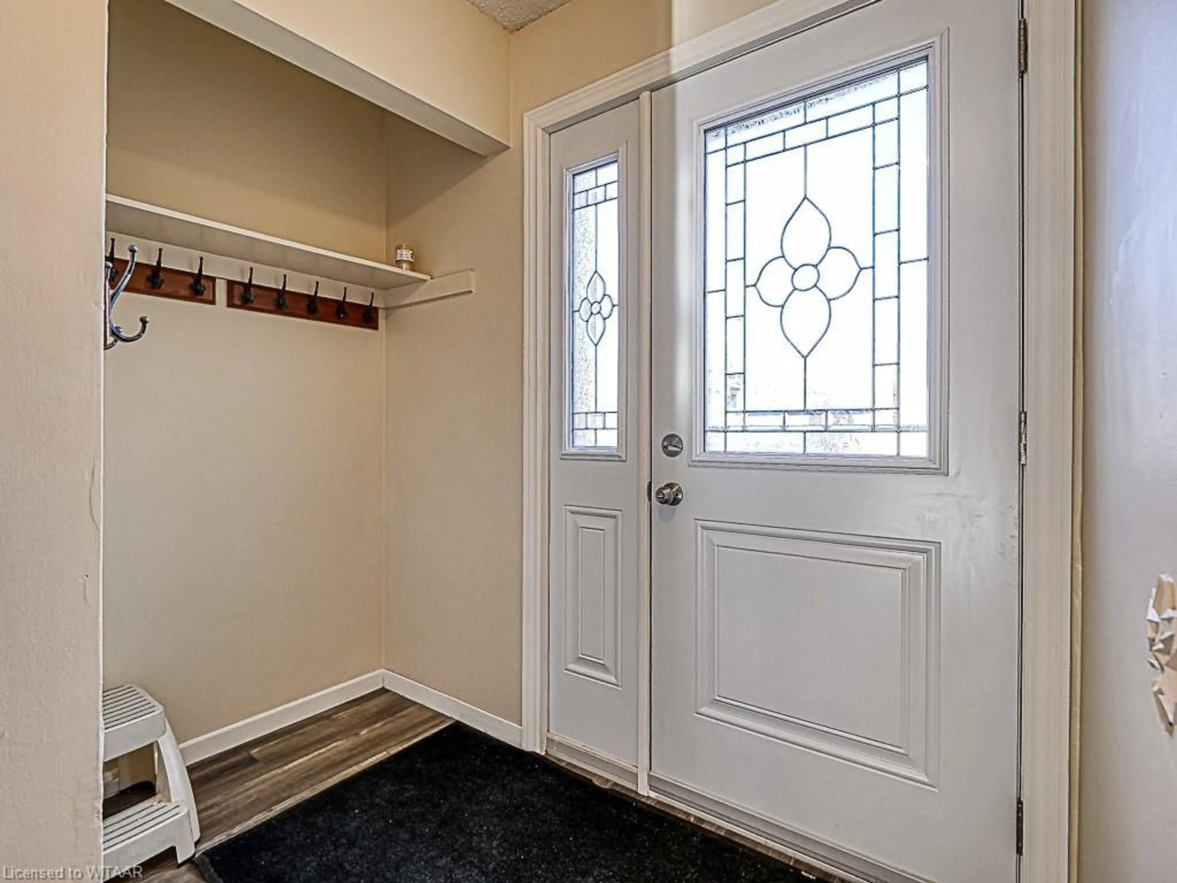 Indoor entryway for 275 George St #20, Ingersoll Ontario N5C 4A9