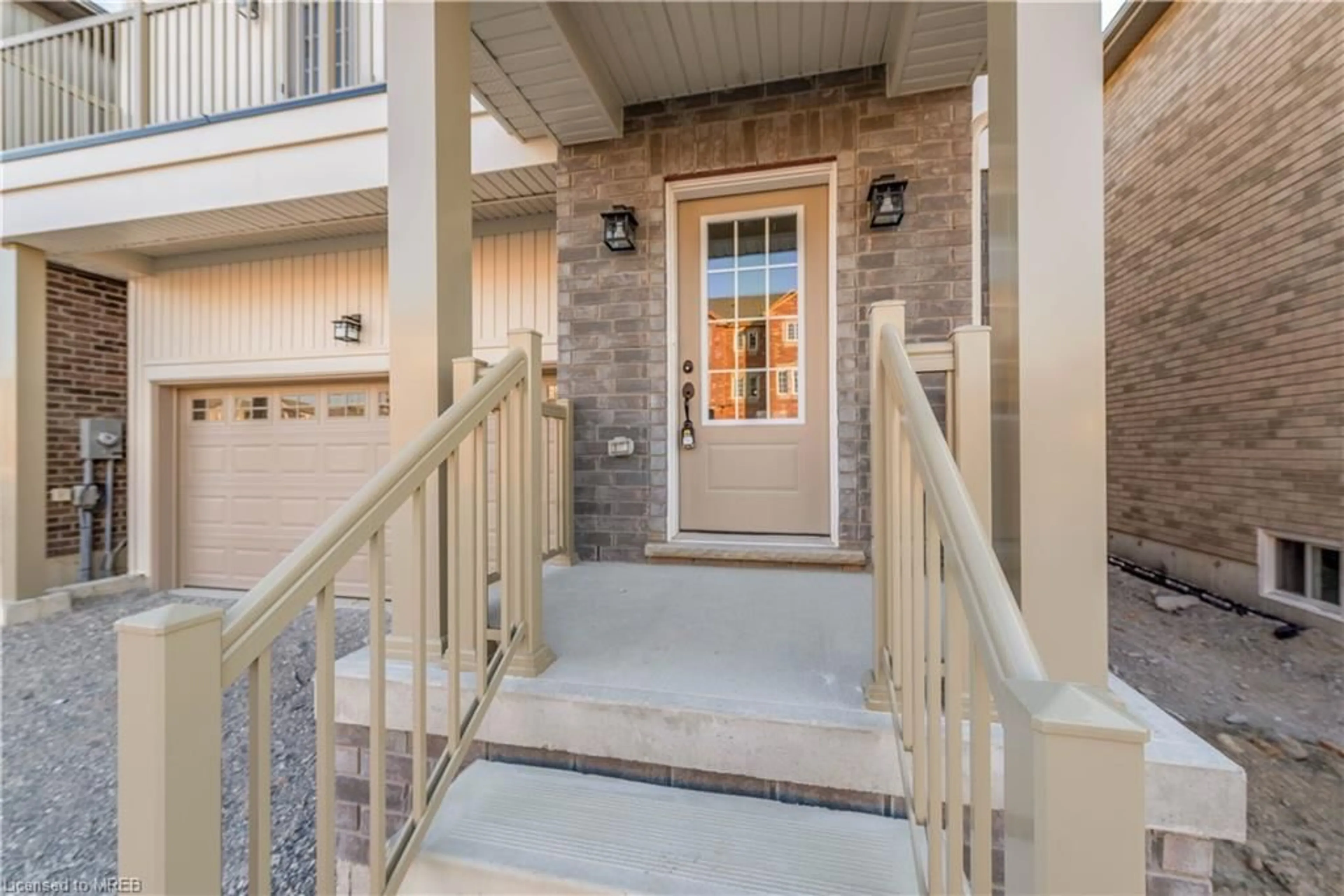 Indoor entryway for 60 Harvest Cres, Barrie Ontario L9J 0T3