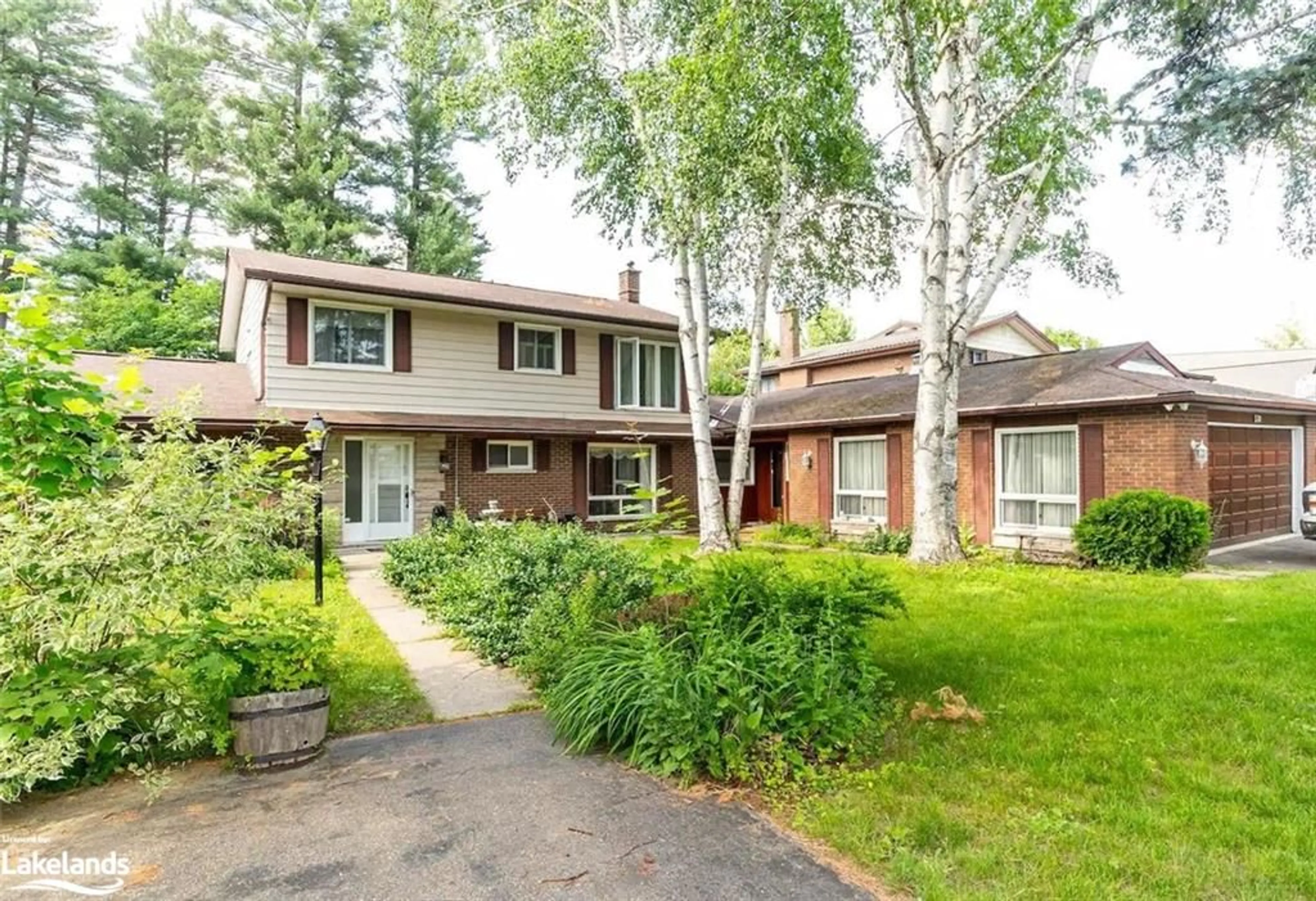 A pic from exterior of the house or condo for 570 Phillip St, Gravenhurst Ontario P1P 1M3