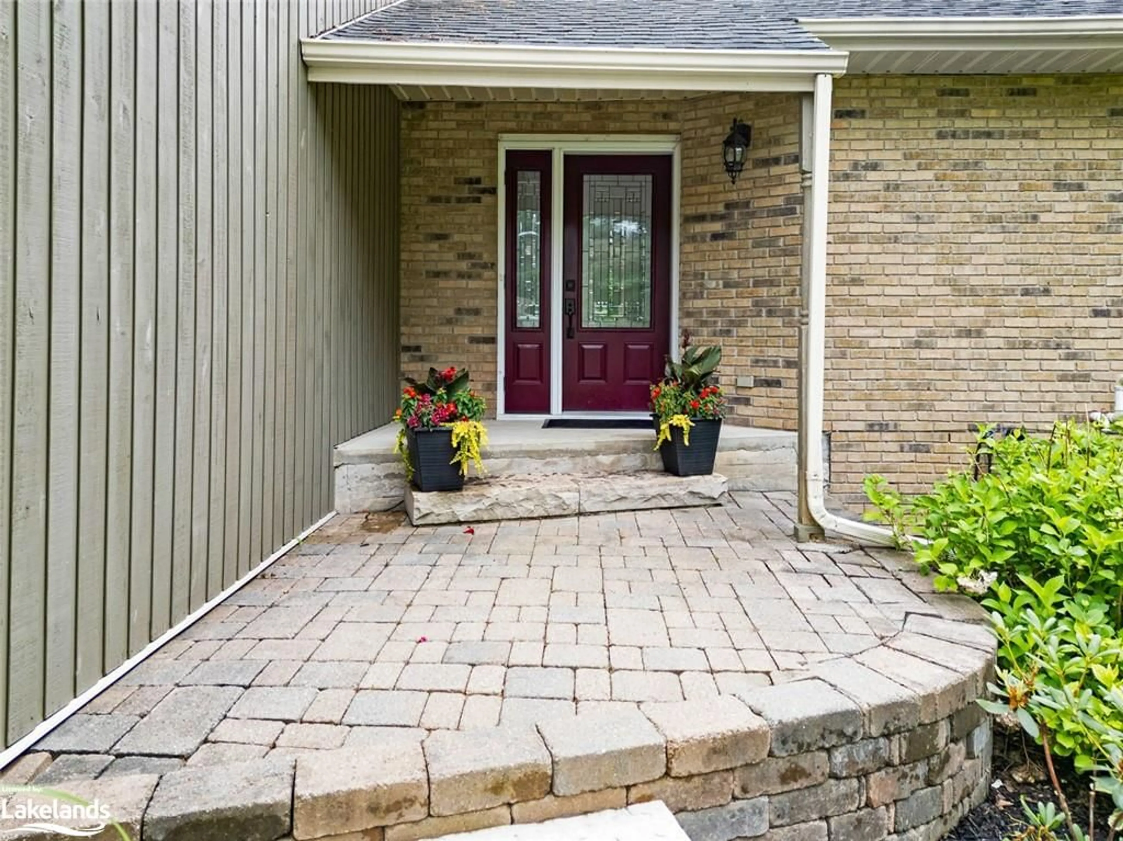 Indoor entryway, ceramic floors for 7277 36 37 Nottawasaga Side Road, Clearview Ontario L9Y 3Z1