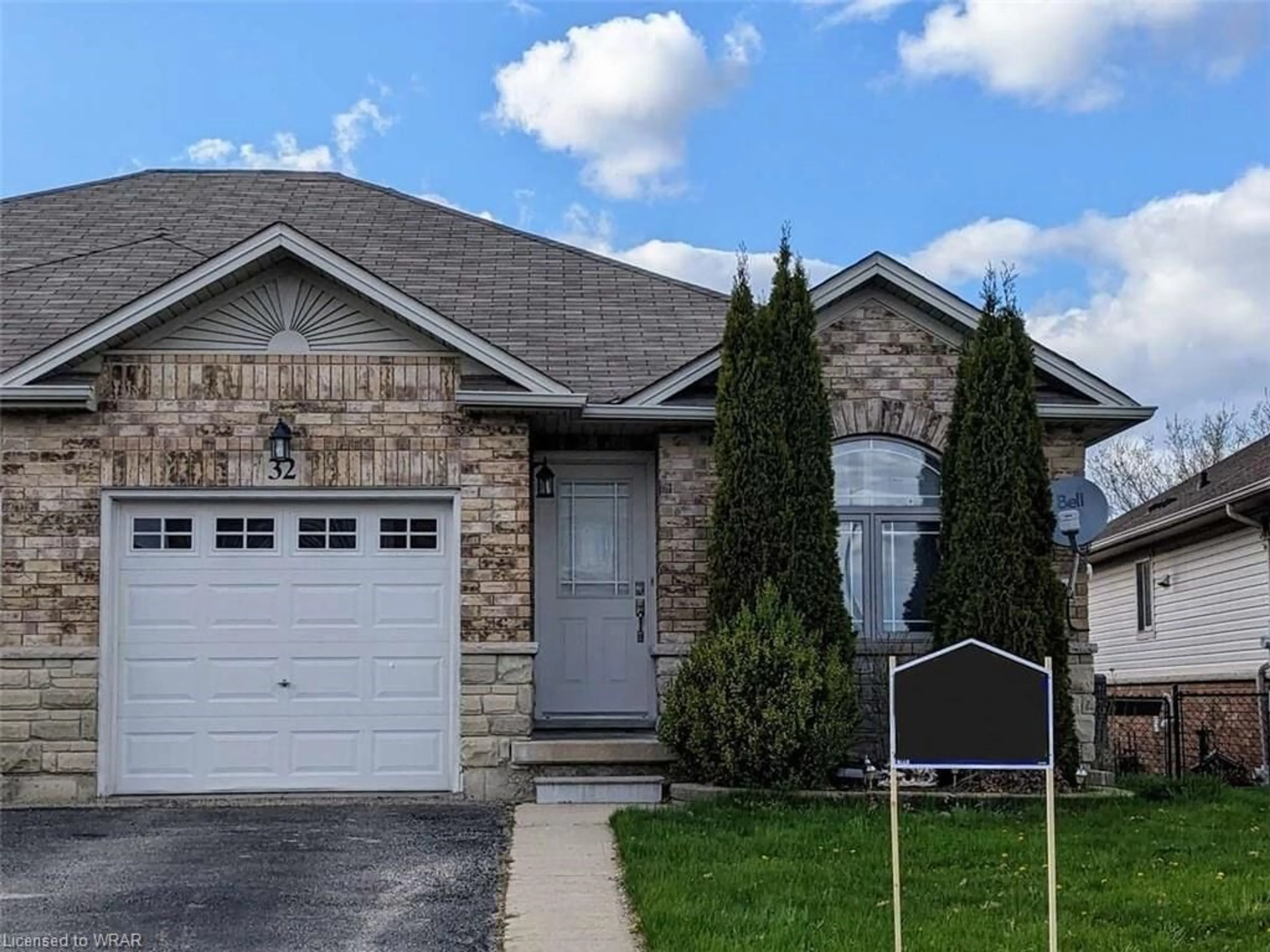 Frontside or backside of a home for 32 Savannah Ridge Dr, Paris Ontario N3L 4G5