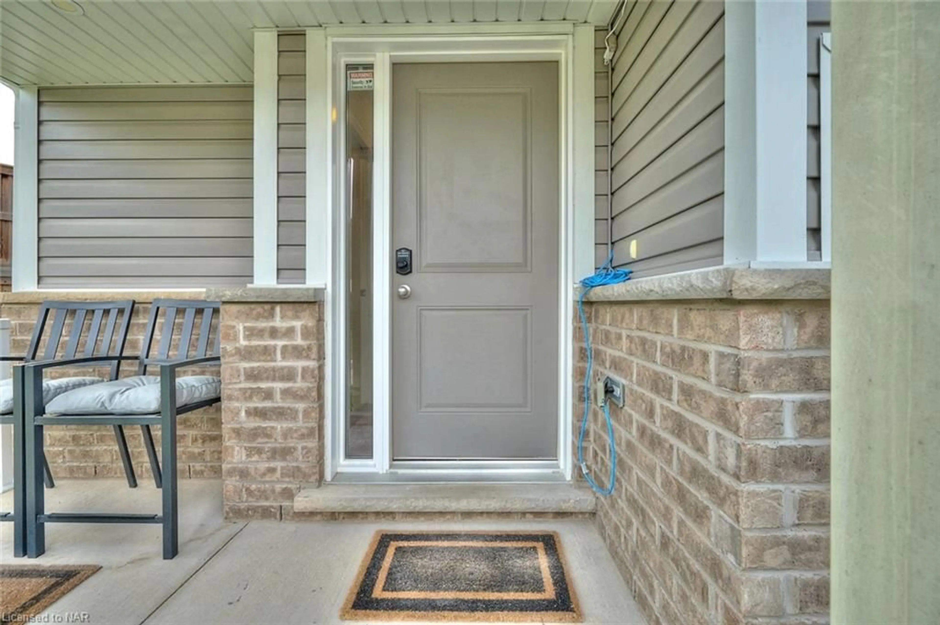 Indoor entryway for 60 Canterbury Dr #12, St. Catharines Ontario L2P 0E7