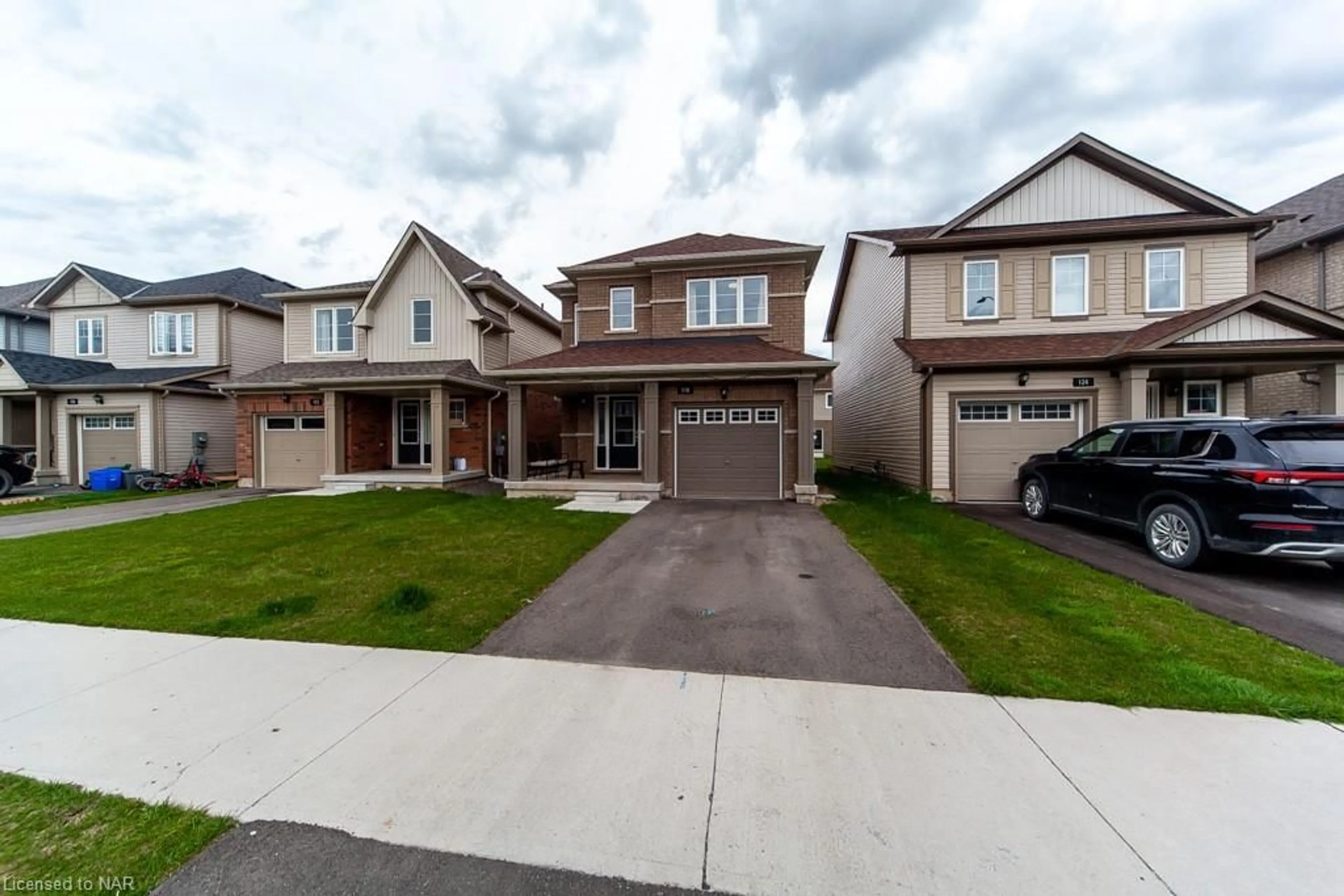 Frontside or backside of a home for 118 Tumblewood Pl, Welland Ontario L3B 0J3