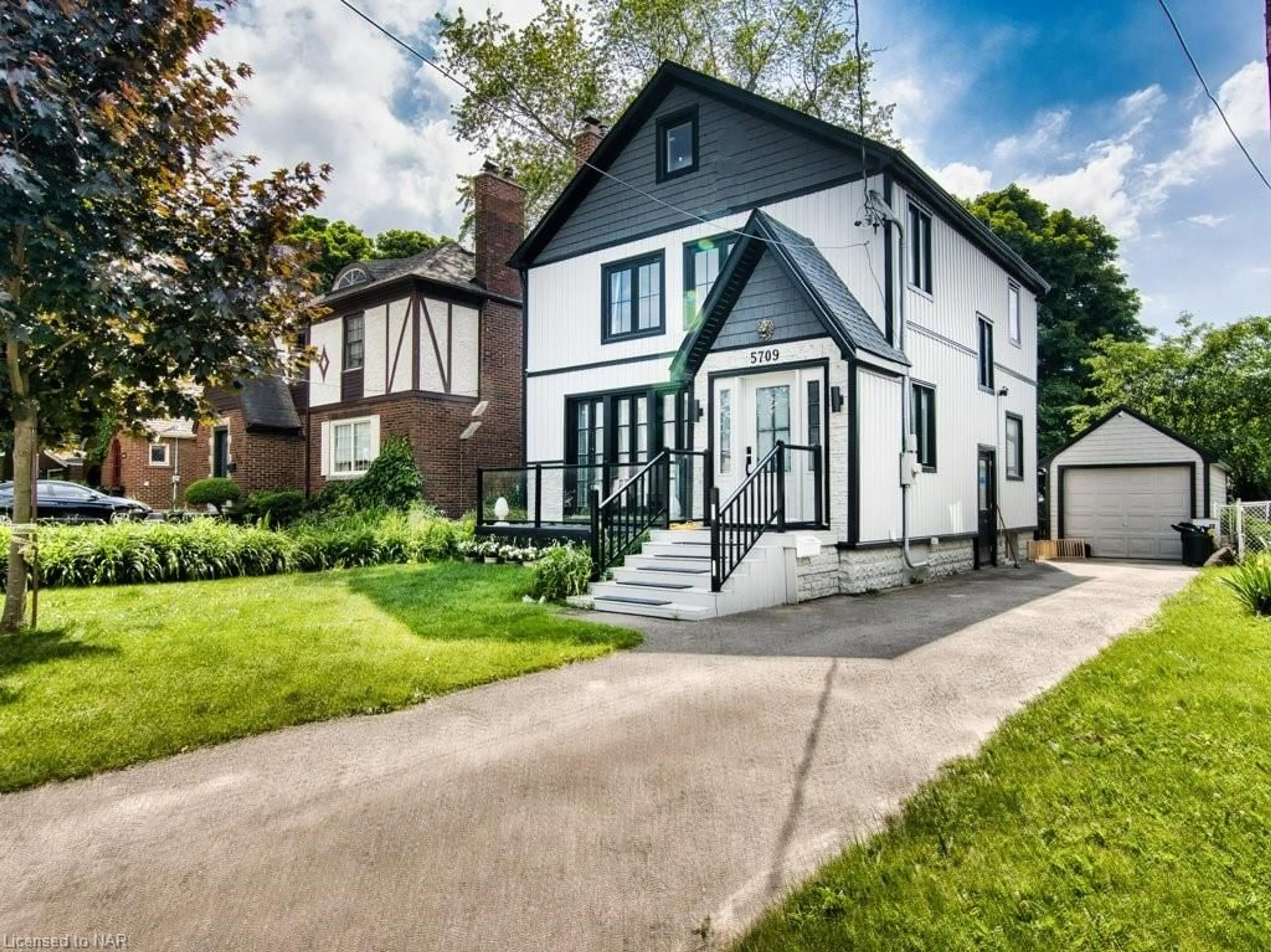 Frontside or backside of a home for 5709 Dorchester Rd, Niagara Falls Ontario L2G 5S5