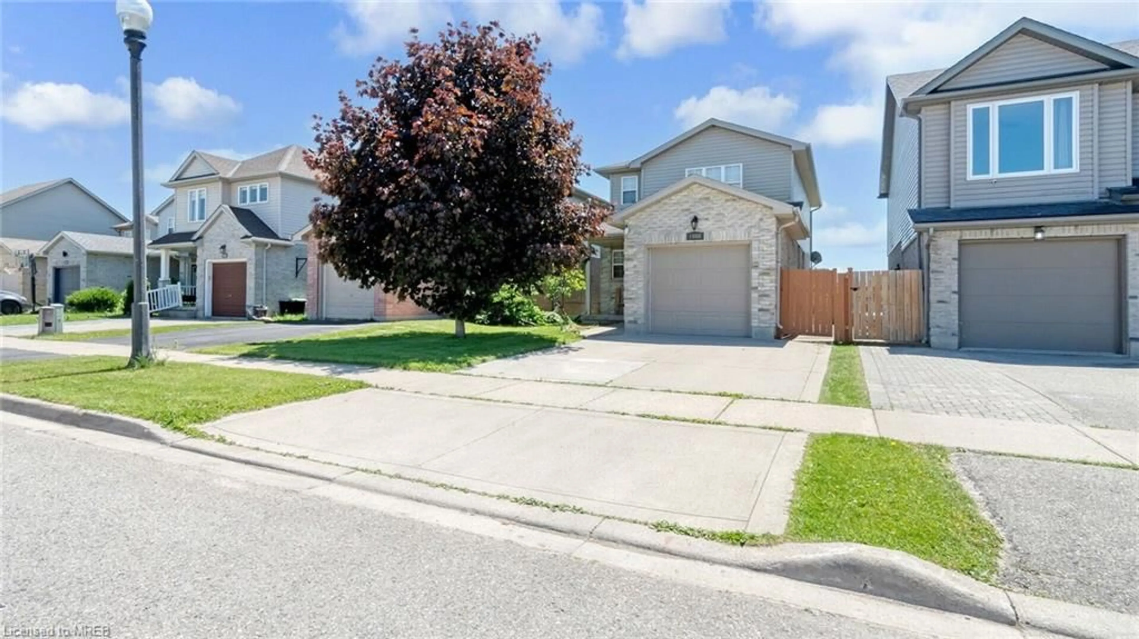 Frontside or backside of a home for 1050 Kimball Cres, London Ontario N6G 0A8