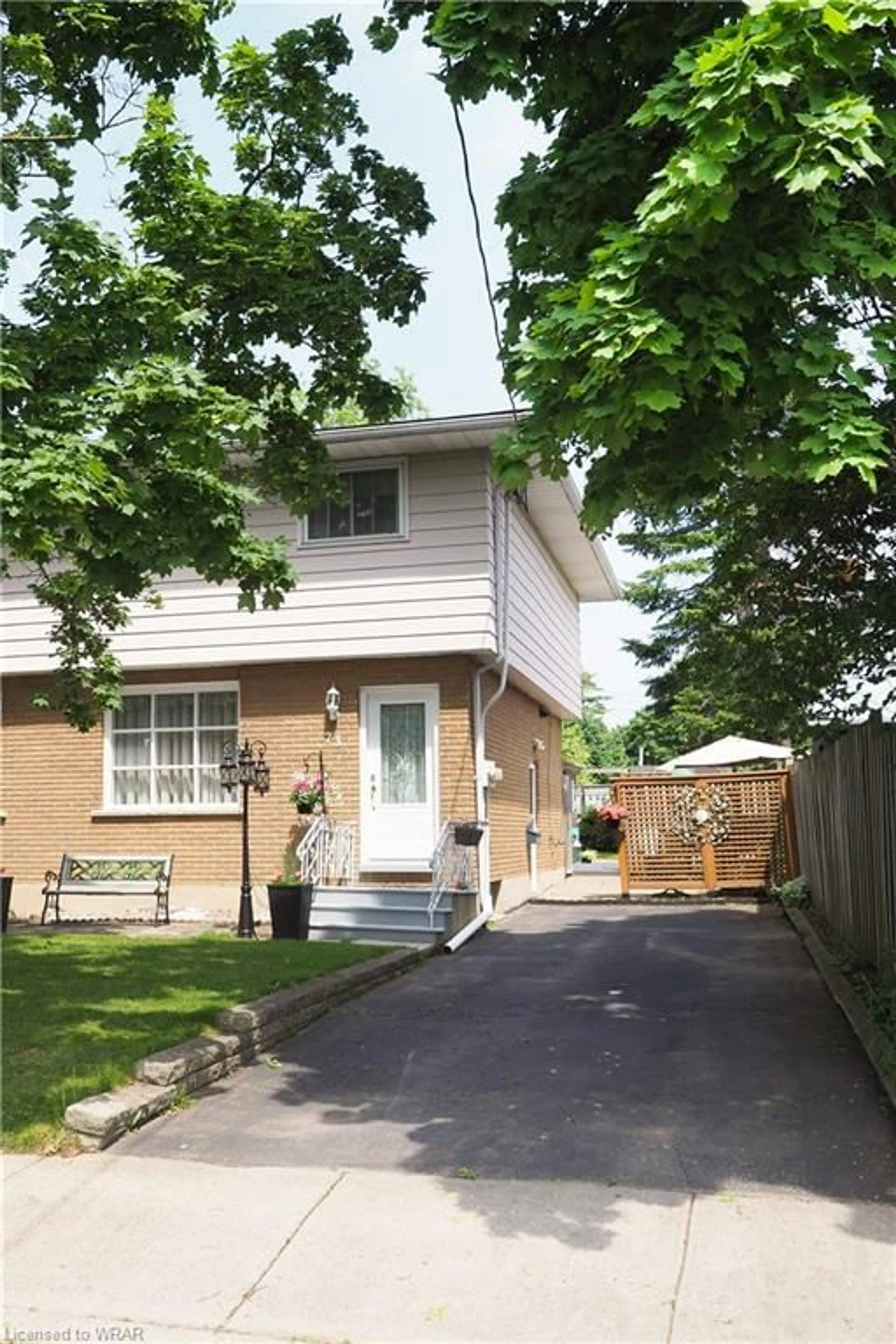 A pic from exterior of the house or condo for 73 Henry St, Cambridge Ontario N1R 3W5