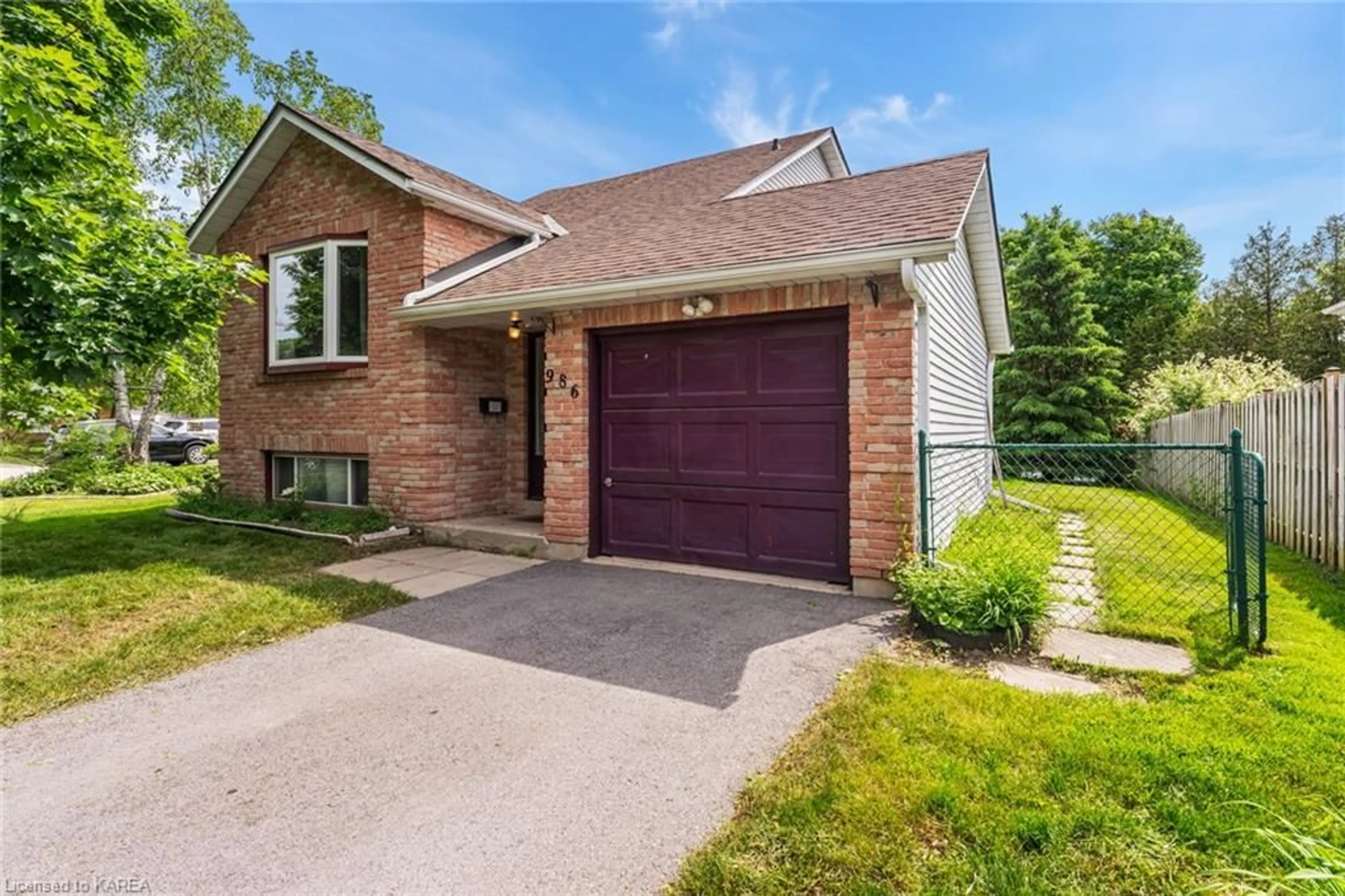 Home with brick exterior material for 986 Pinewood Pl, Kingston Ontario K7P 1L5