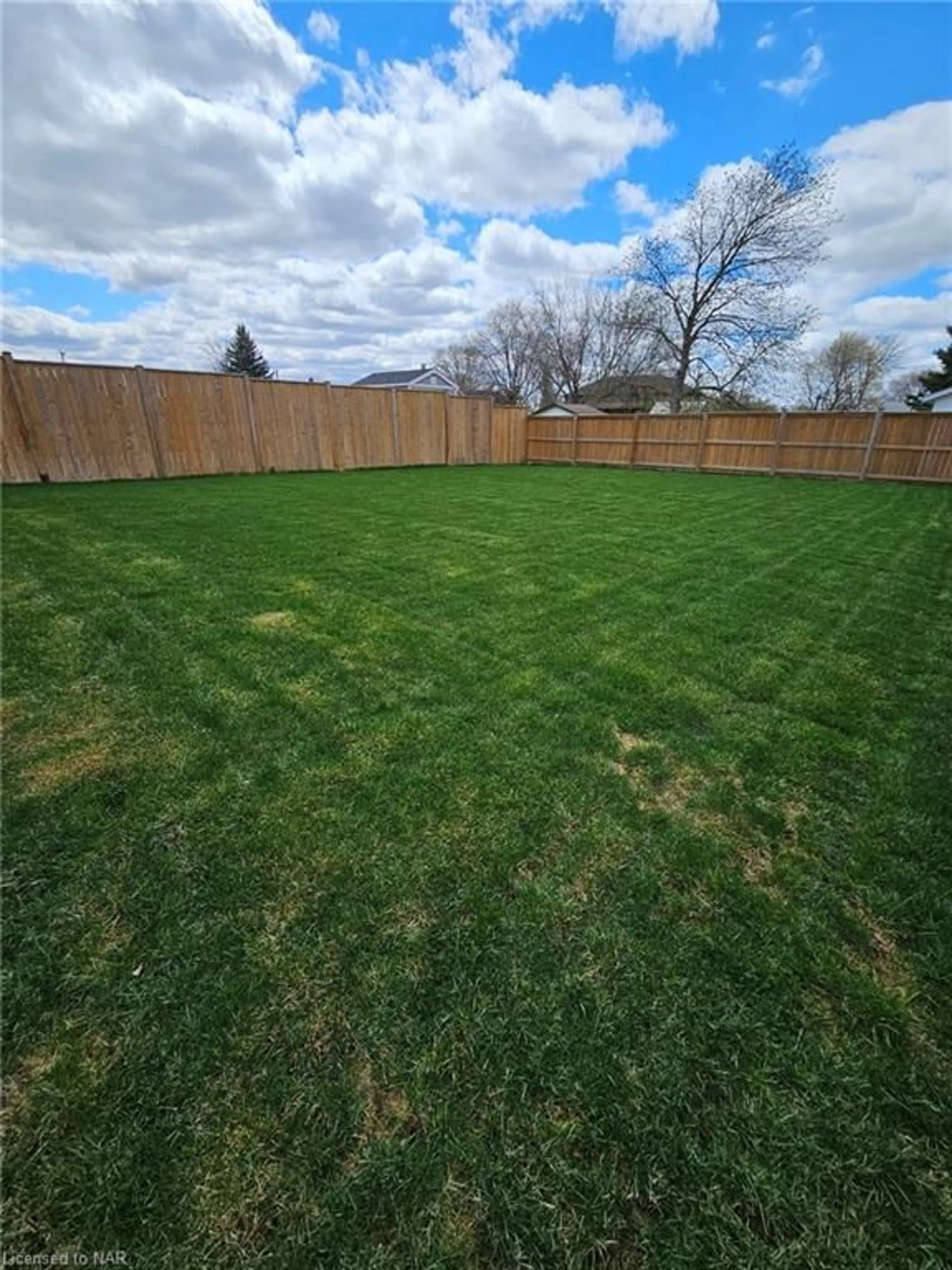 Fenced yard for 4705 Lee Ave, Niagara Falls Ontario L2H 1M7