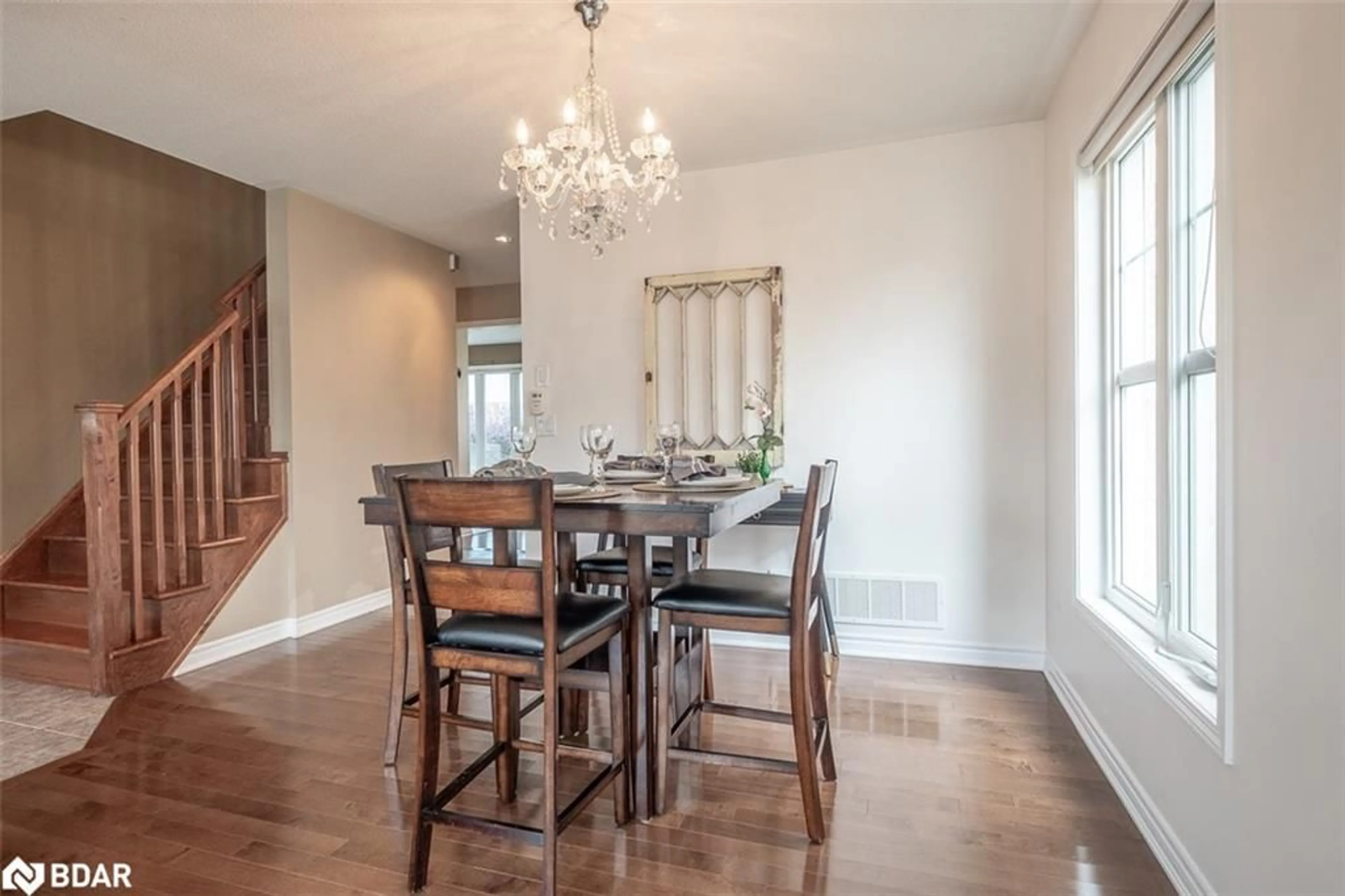 Dining room for 29 Ferris Lane, Alliston Ontario L9R 0H9