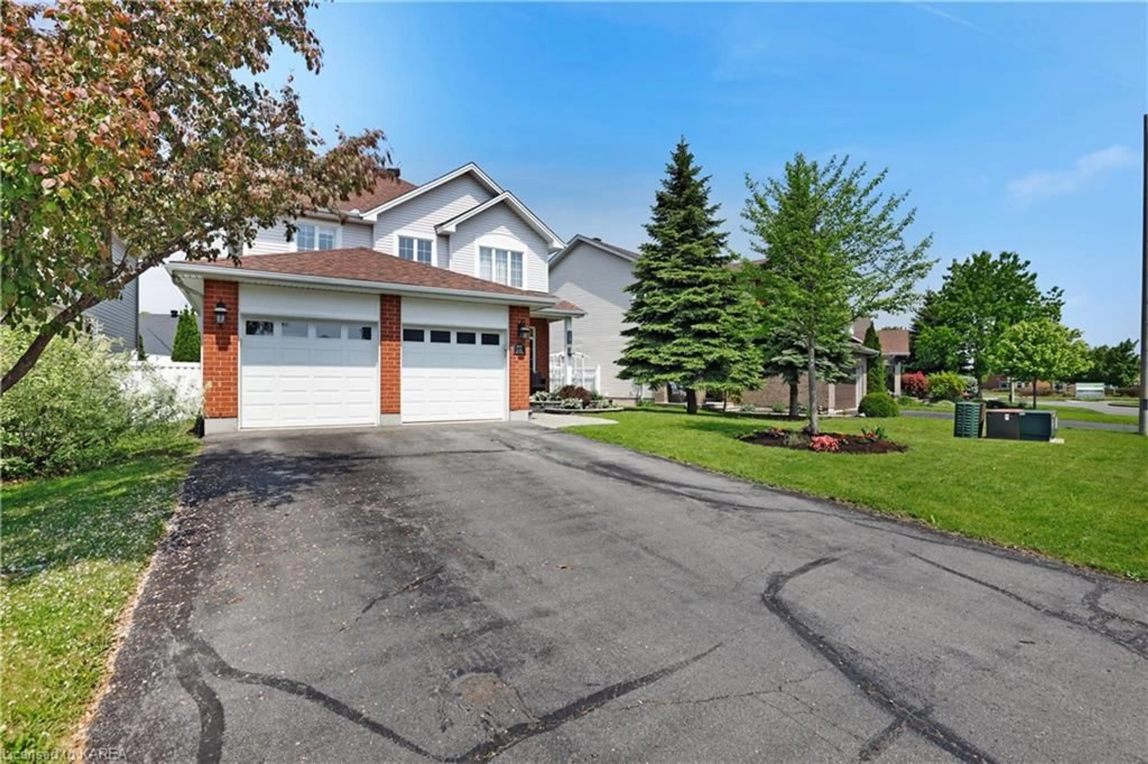 Frontside or backside of a home for 853 Scala Ave, Orleans Ontario K4A 4M6