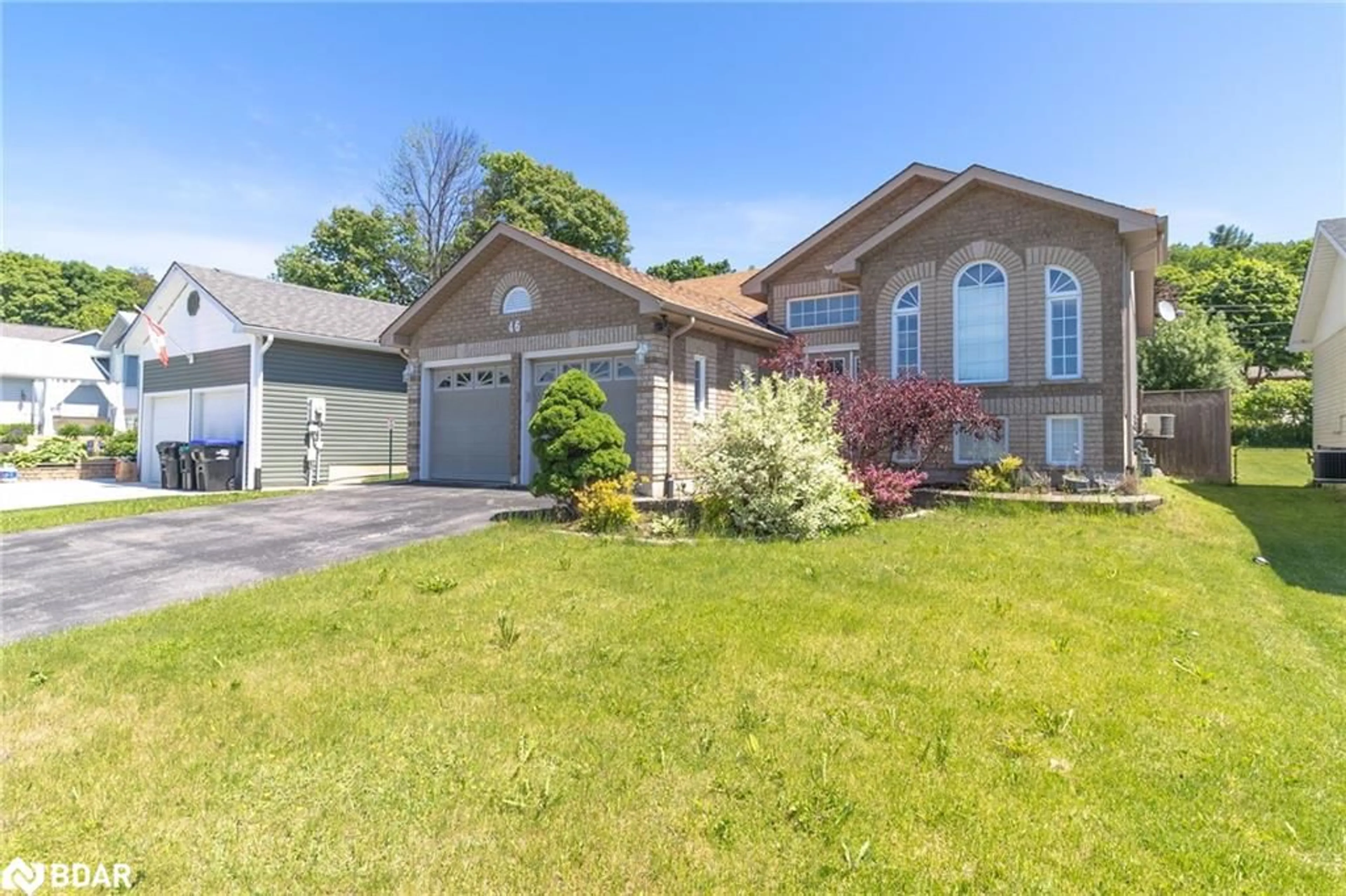 Frontside or backside of a home for 46 Byrnes Cres, Penetanguishene Ontario L9M 1V9