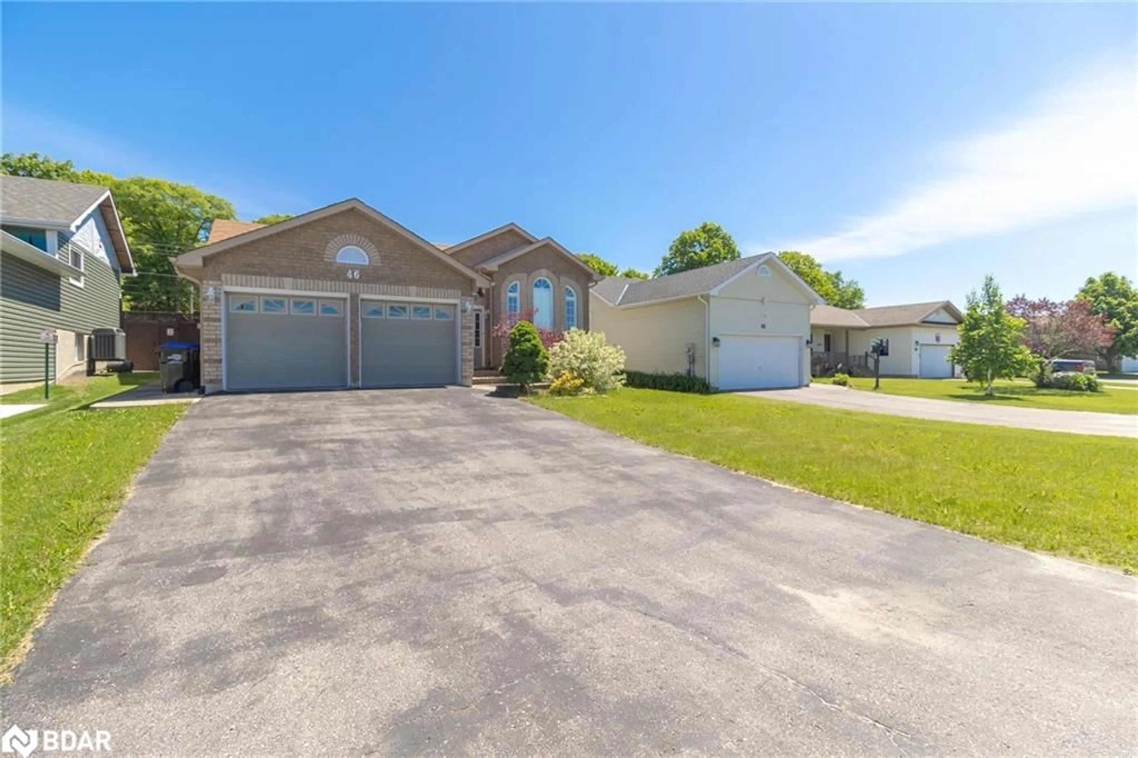 Frontside or backside of a home for 46 Byrnes Cres, Penetanguishene Ontario L9M 1V9