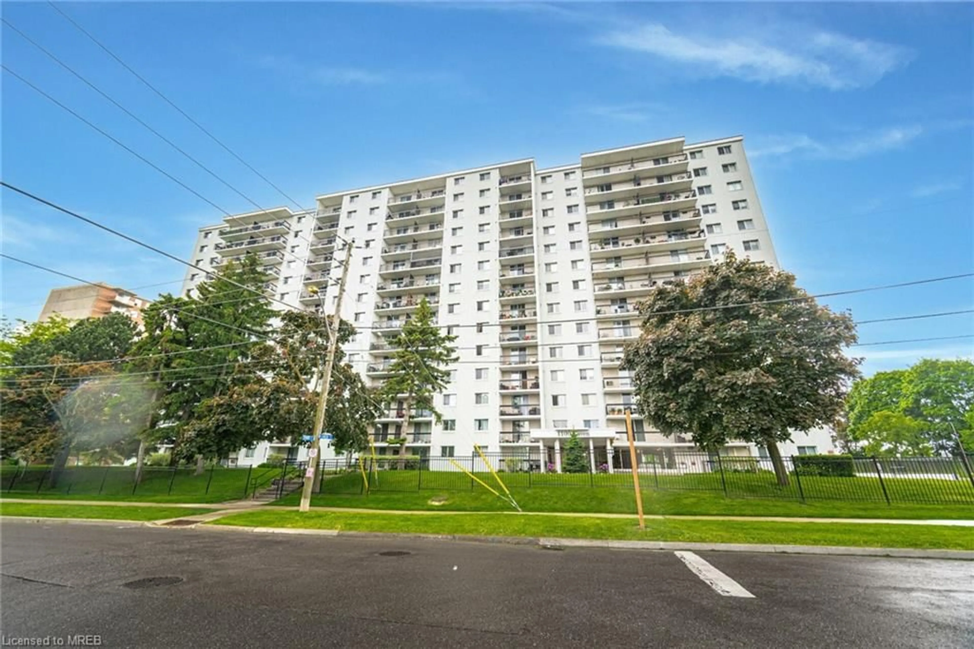 A pic from exterior of the house or condo for 1100 Caven St #PH-2, Mississauga Ontario L5G 4N3