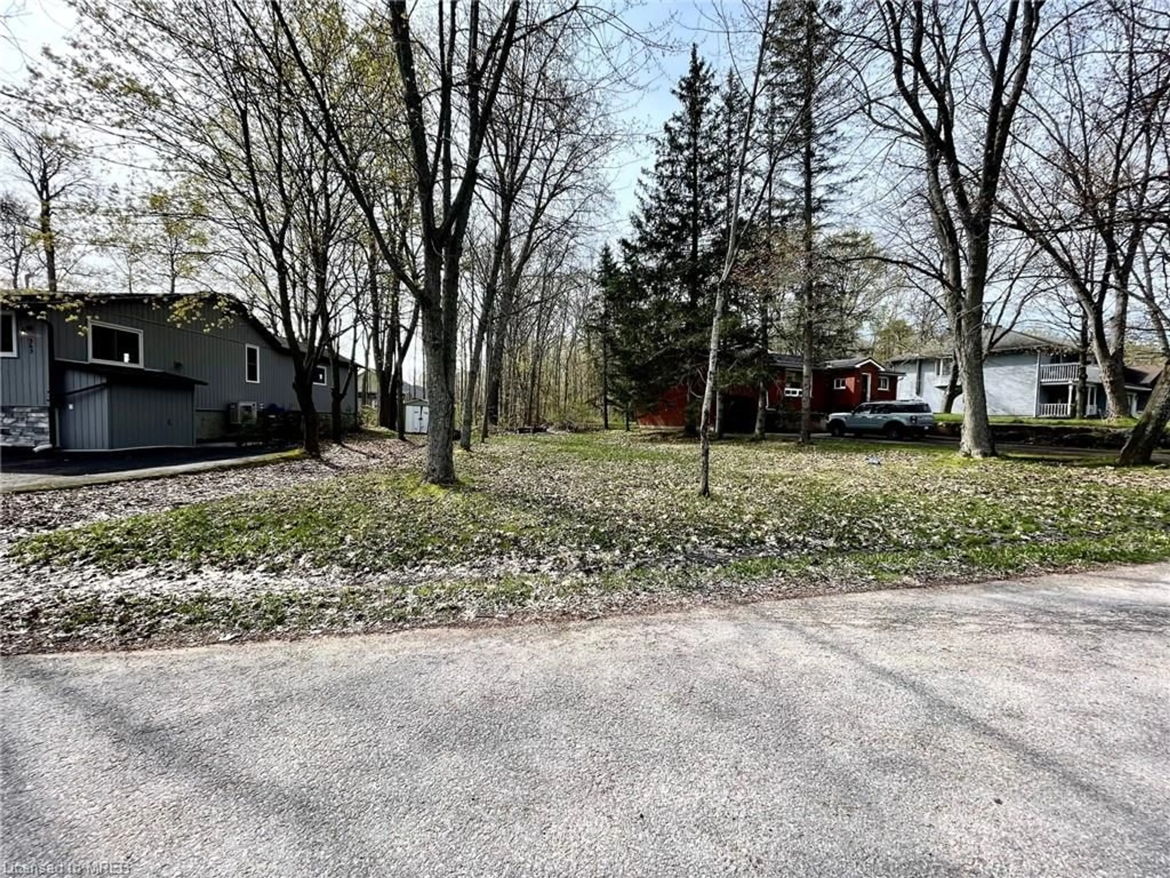 Street view for 257 Robins Point Rd, Tay Ontario L0K 2A0