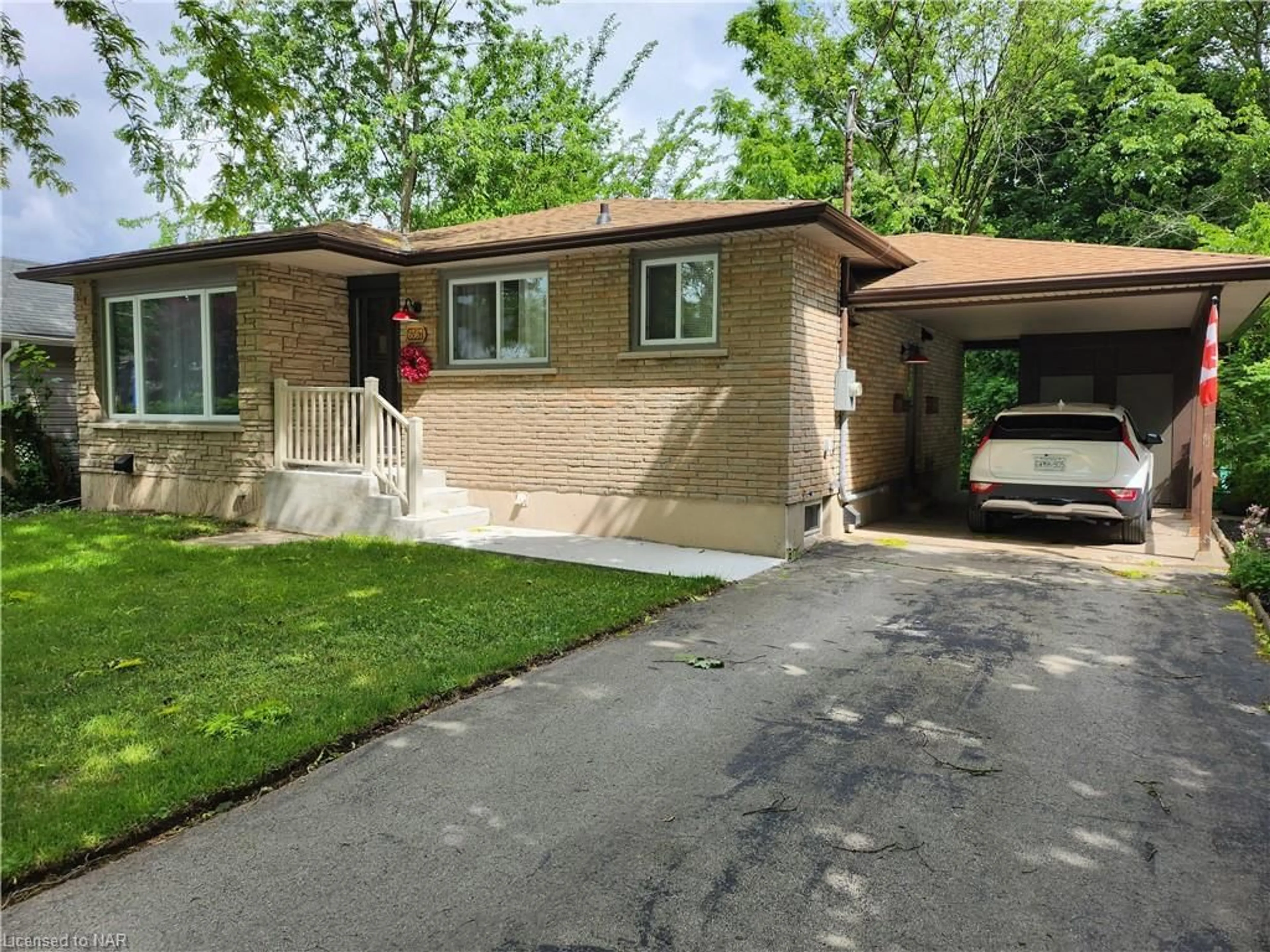 Frontside or backside of a home for 6567 Leeming St, Niagara Falls Ontario L2G 1K6