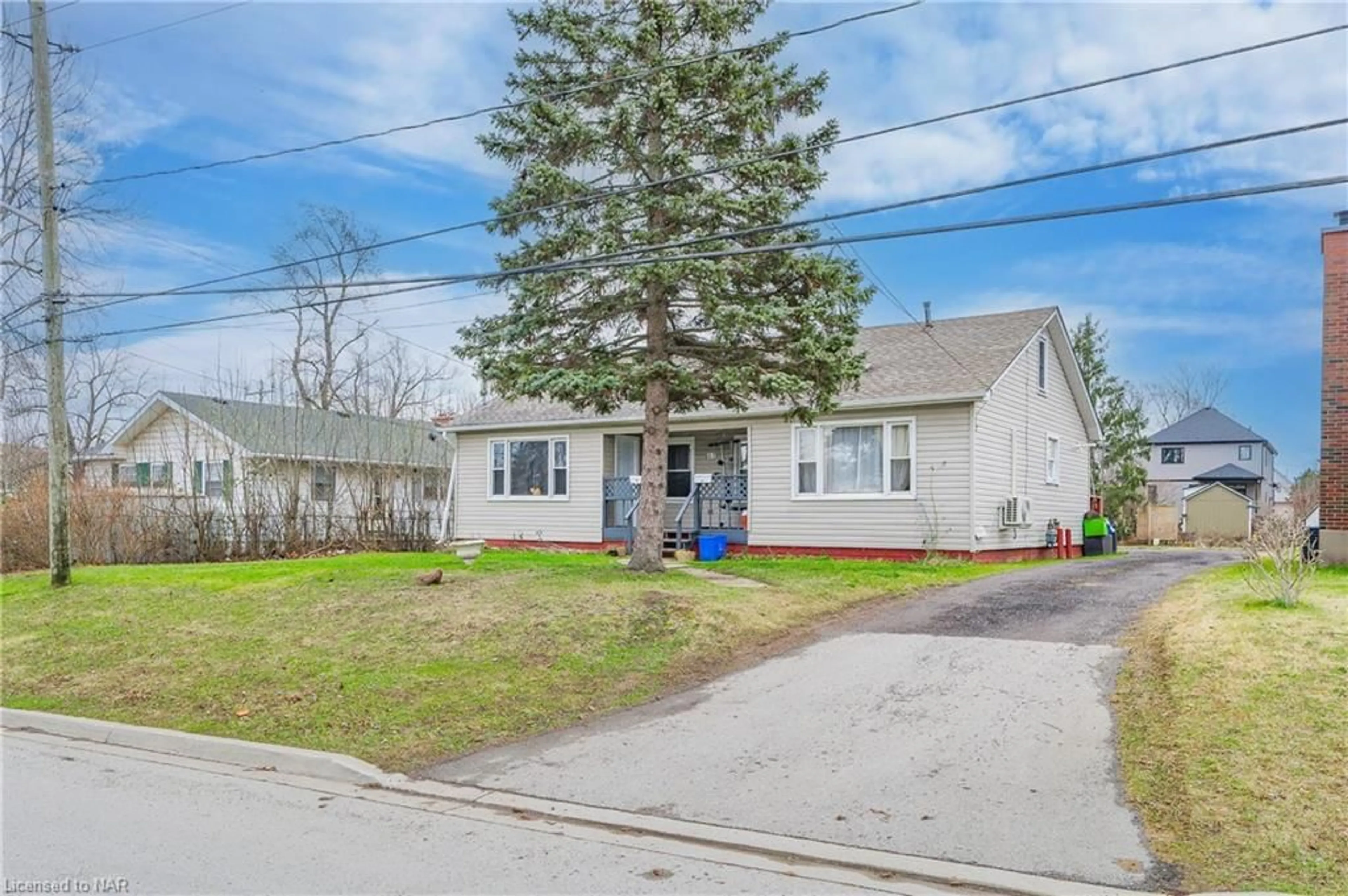 Frontside or backside of a home for 37 Catherine St, Fort Erie Ontario L2A 2G8