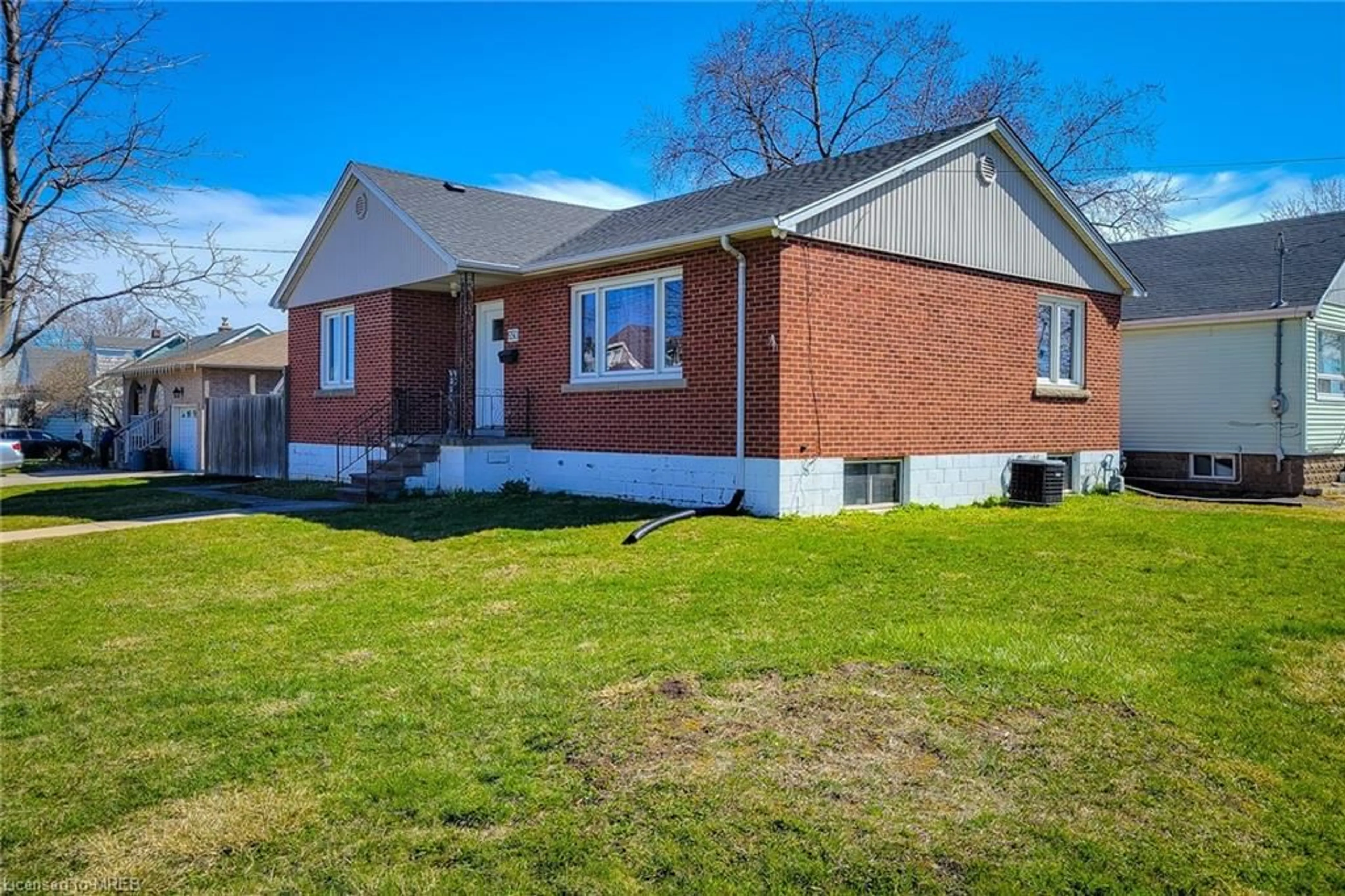 Frontside or backside of a home for 650 Dunn Ave, Hamilton Ontario L8H 6M6